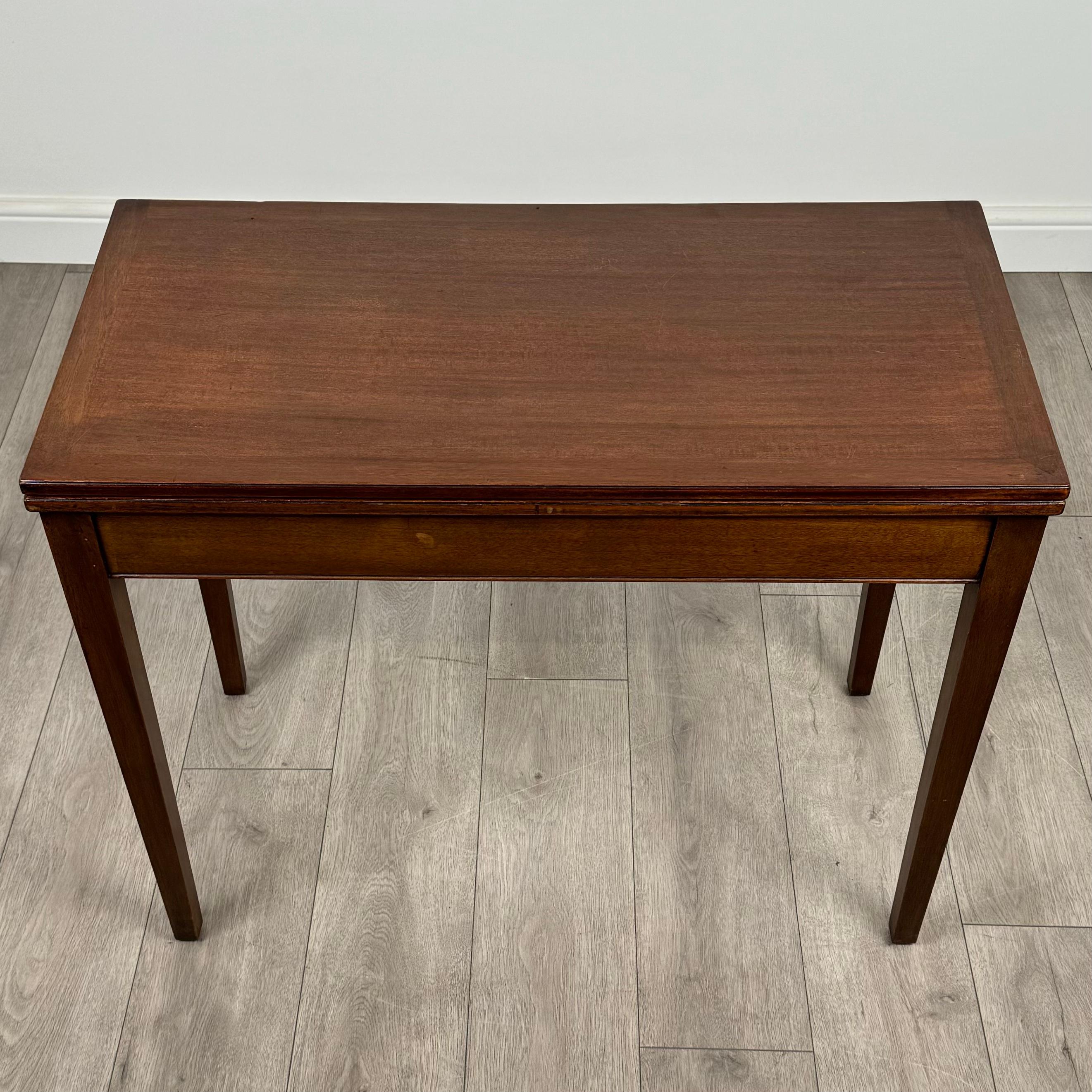 Table à cartes ancienne du 20ème siècle en acajou ( REF AF-3678 ) en vente 4