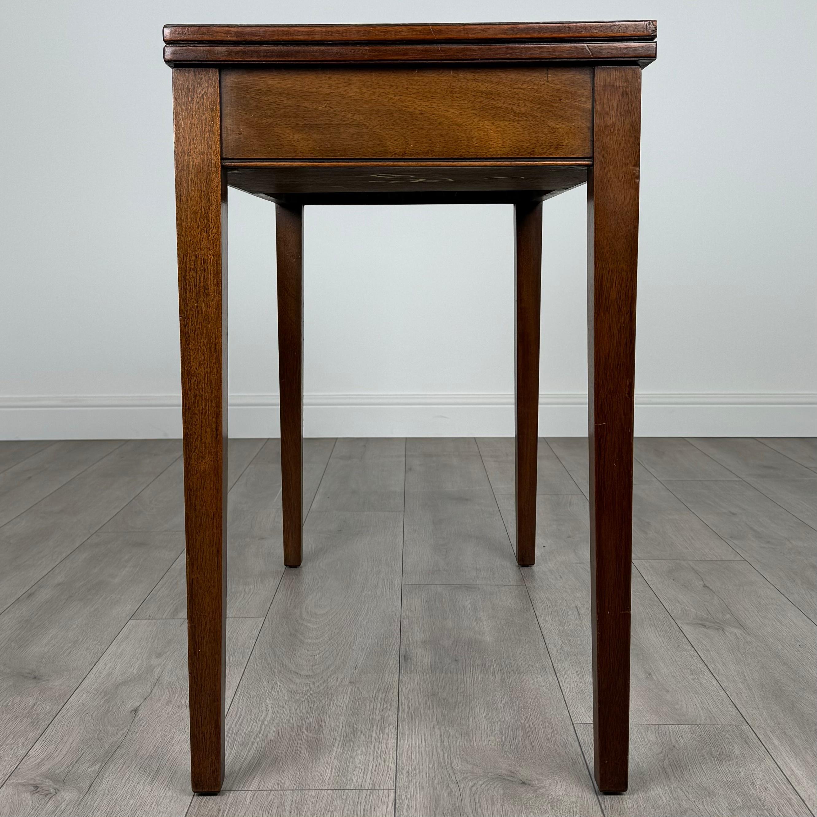 Table à cartes ancienne du 20ème siècle en acajou ( REF AF-3678 ) Bon état - En vente à Ledbury, GB