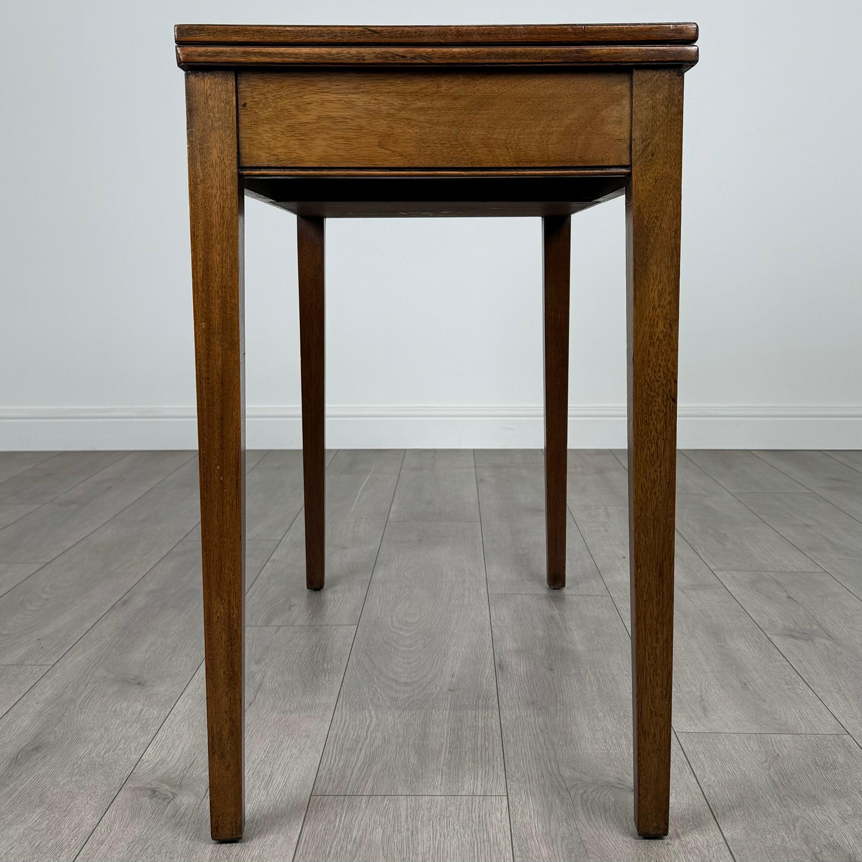 Table à cartes ancienne du 20ème siècle en acajou ( REF AF-3678 ) en vente 2