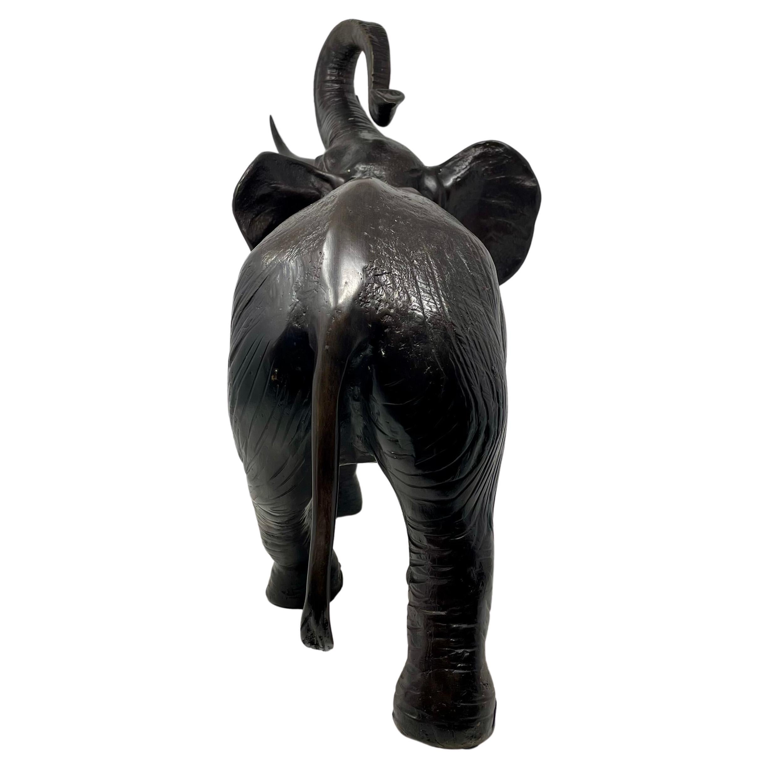 Antica statua di elefante in bronzo fuso del XX secolo. in vendita 1