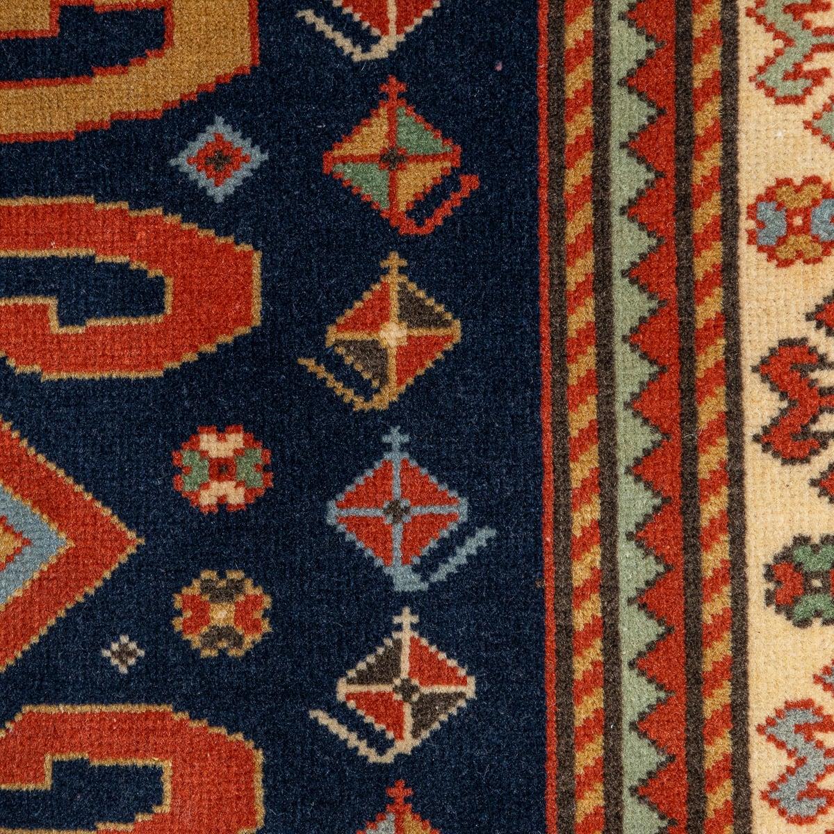 Tapis caucasien ancien du 20ème siècle fait à la main, vers 1920 Bon état - En vente à Royal Tunbridge Wells, Kent