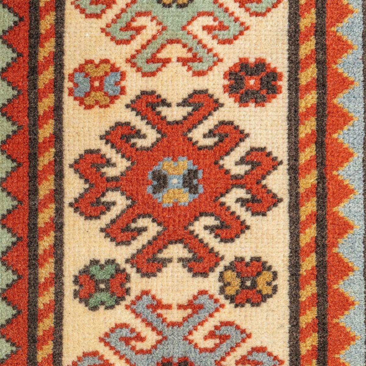 20ième siècle Tapis caucasien ancien du 20ème siècle fait à la main, vers 1920 en vente