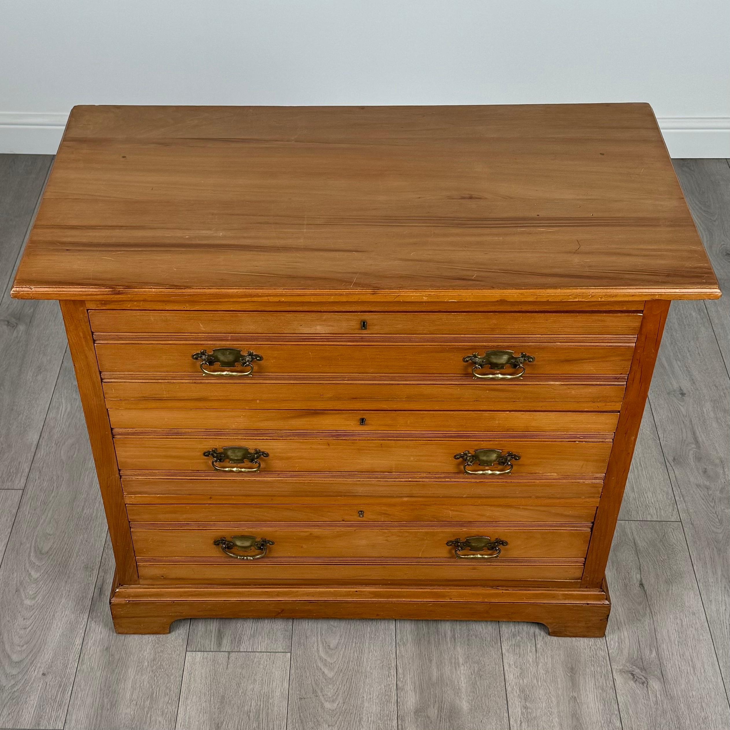 Antico cassettone del XX secolo in legno di raso ( REF AFS-3646 ) in vendita 5