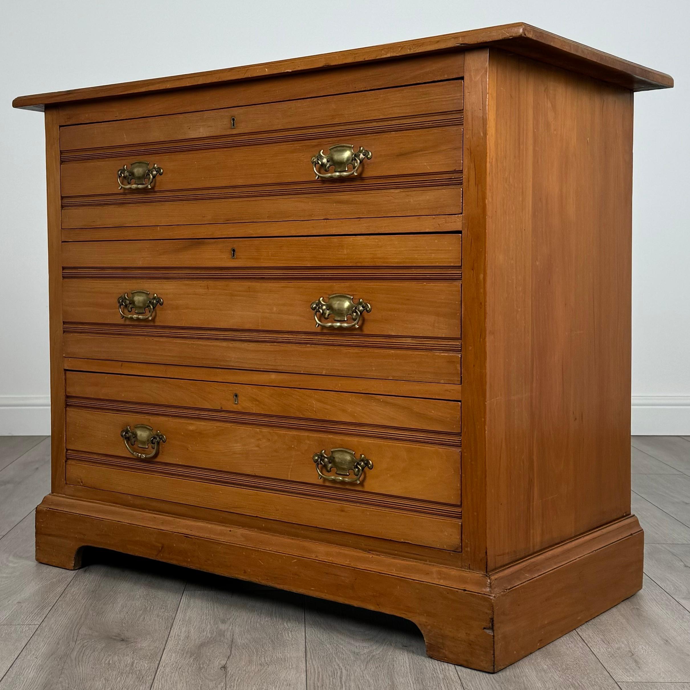 Britannico Antico cassettone del XX secolo in legno di raso ( REF AFS-3646 ) in vendita