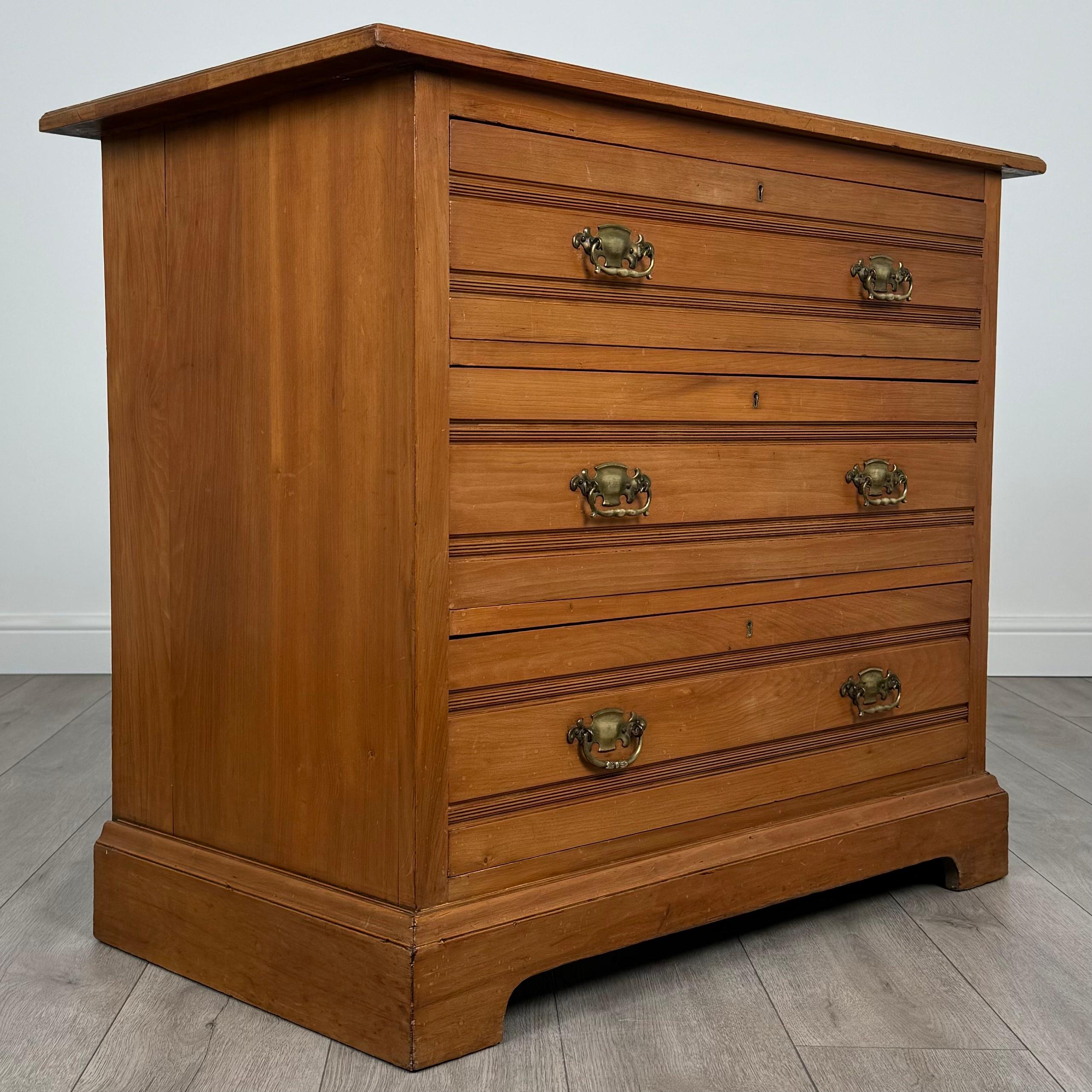 Antico cassettone del XX secolo in legno di raso ( REF AFS-3646 ) in vendita 4