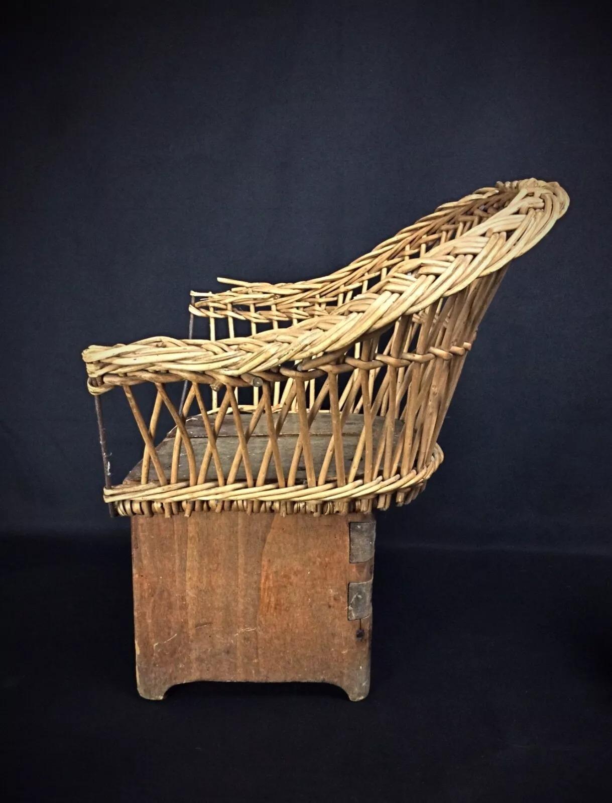Antique 20th Century Children's Chair in Wood and Wicker - 2Y300 For Sale 4