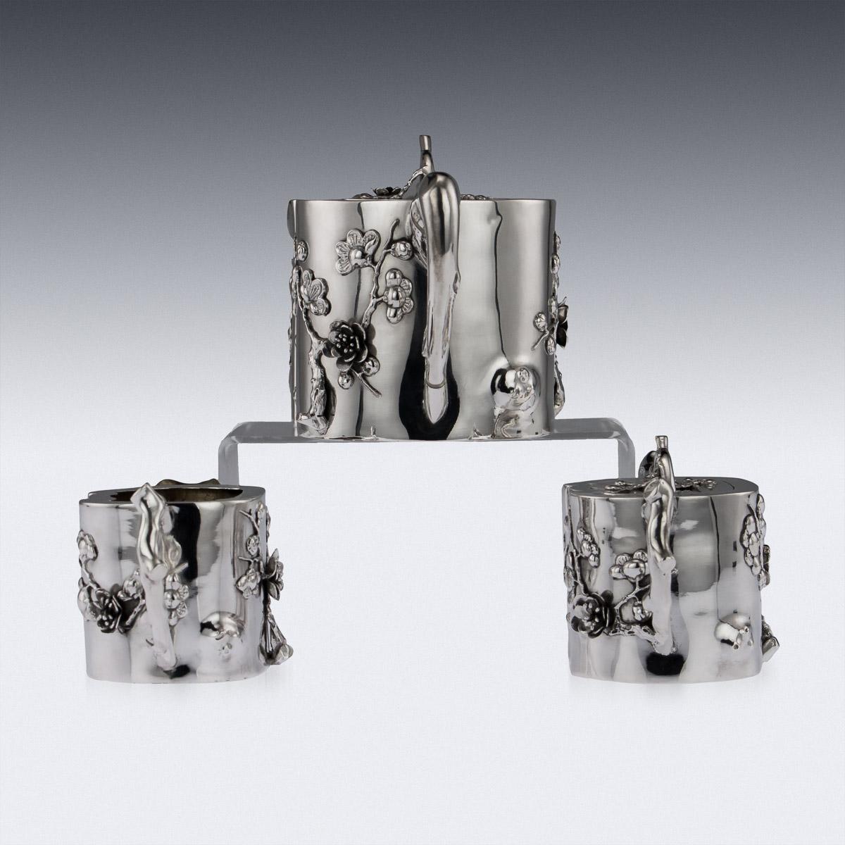 Antique 20th Century Chinese Export Solid Silver Three-Piece Tea Set on Tray In Excellent Condition In Royal Tunbridge Wells, Kent