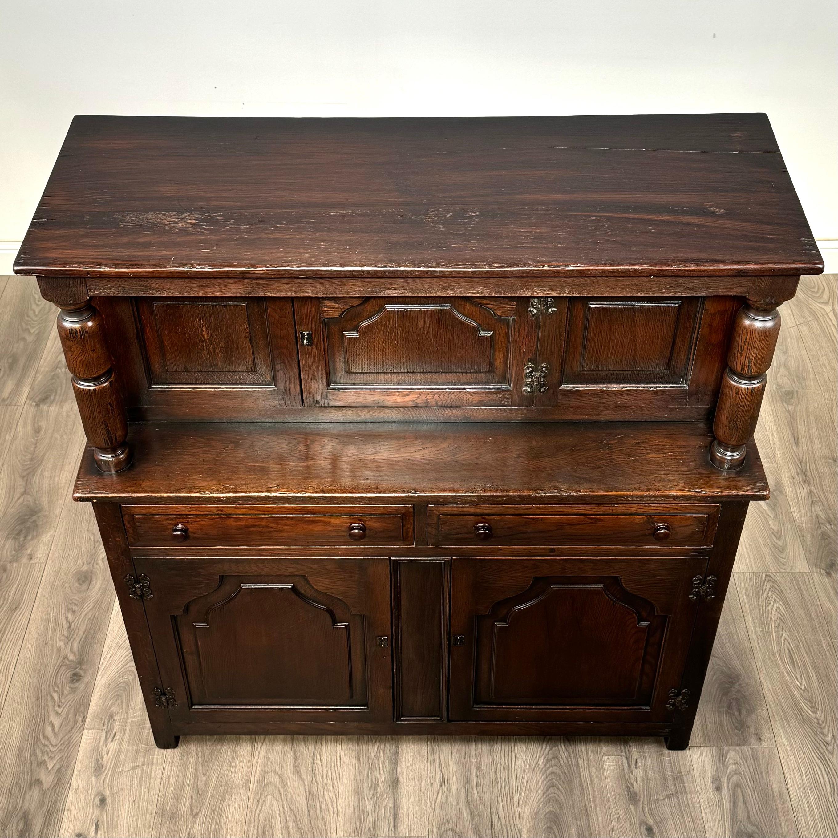 Antiker Hofschrank aus Eiche aus dem 20. Jahrhundert ( REF AF-3385) im Angebot 6
