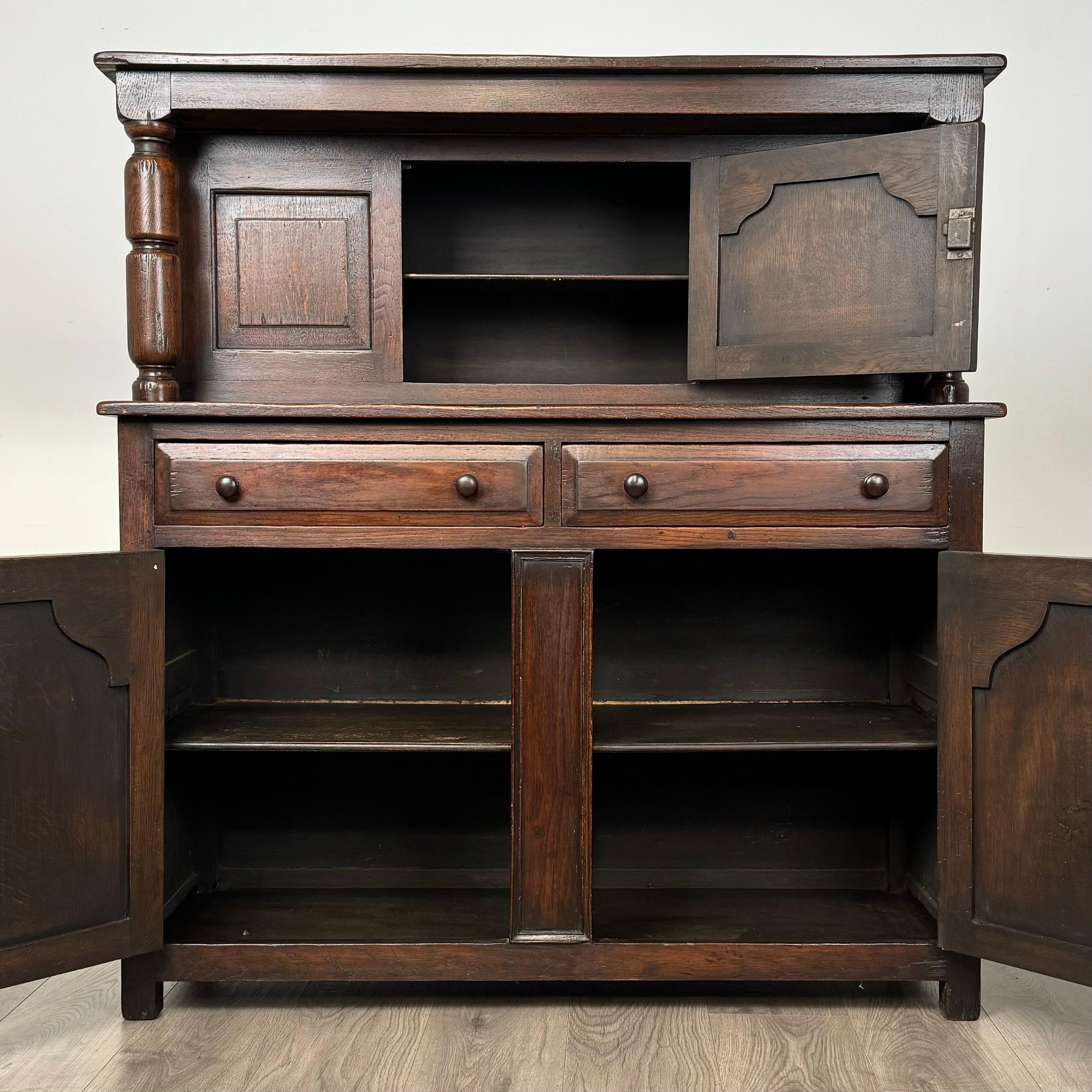 Antiker Hofschrank aus Eiche aus dem 20. Jahrhundert ( REF AF-3385) (Britisch) im Angebot