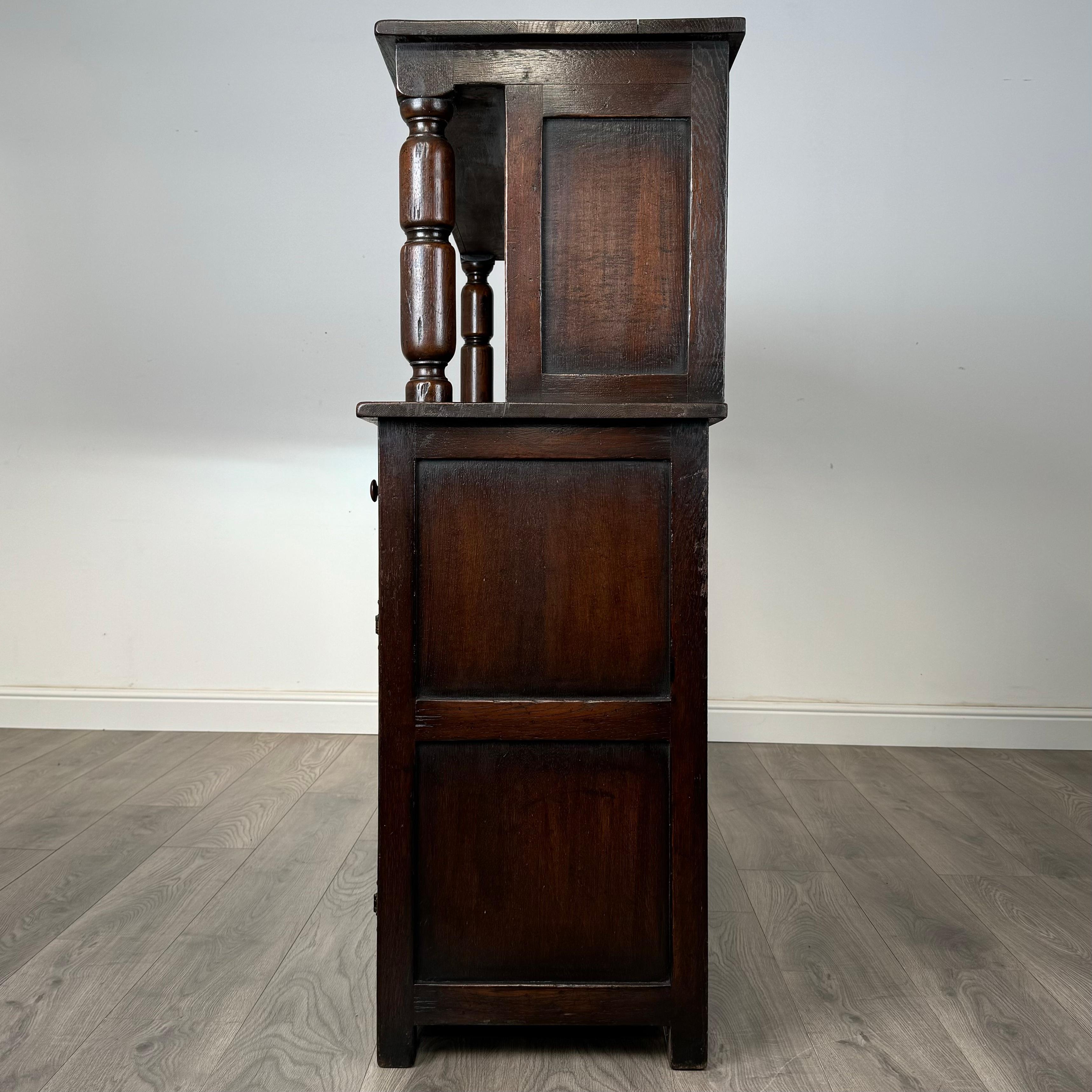 Antiker Hofschrank aus Eiche aus dem 20. Jahrhundert ( REF AF-3385) (Eichenholz) im Angebot