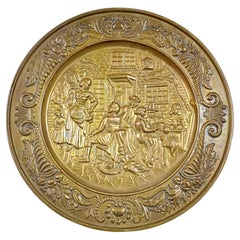 Antike 20. Jahrhundert dekorative Messing Teller - Repoussé Taverne Szene - 2Y125