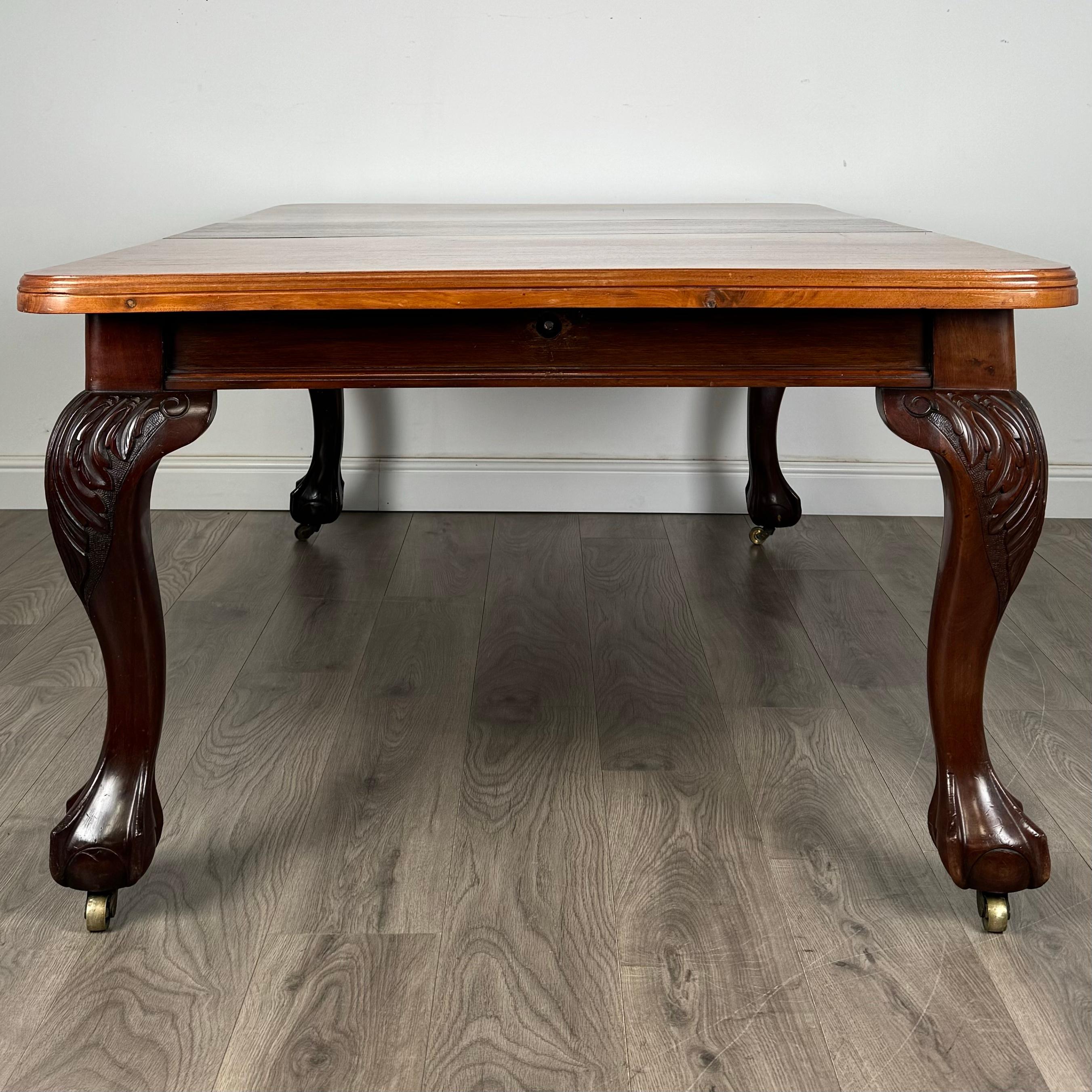 20ième siècle Table de salle à manger ancienne du 20ème siècle en acajou ( REF AF-3420 ) en vente