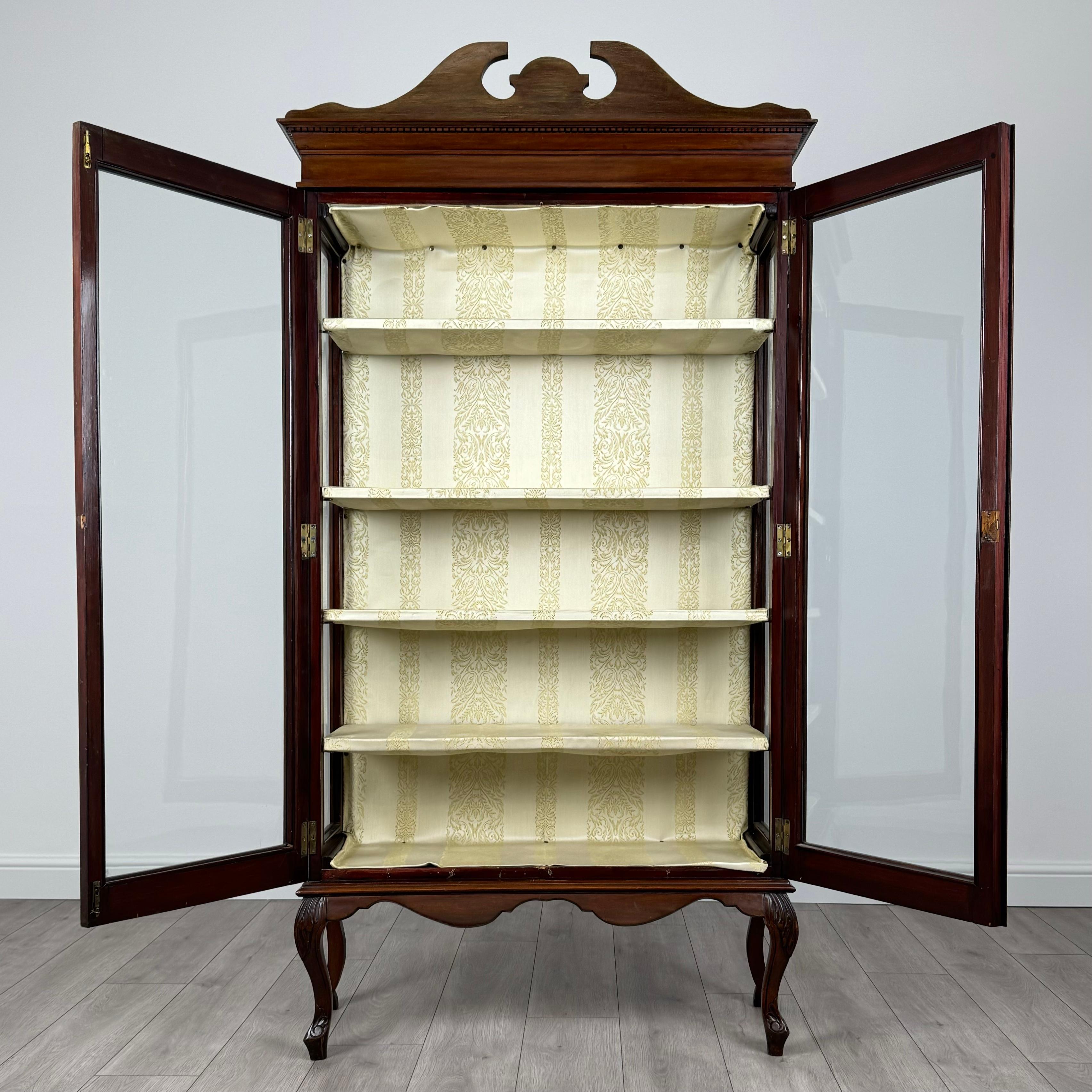 Britannique Vitrine ancienne du 20ème siècle en acajou (REF AF-3514) en vente