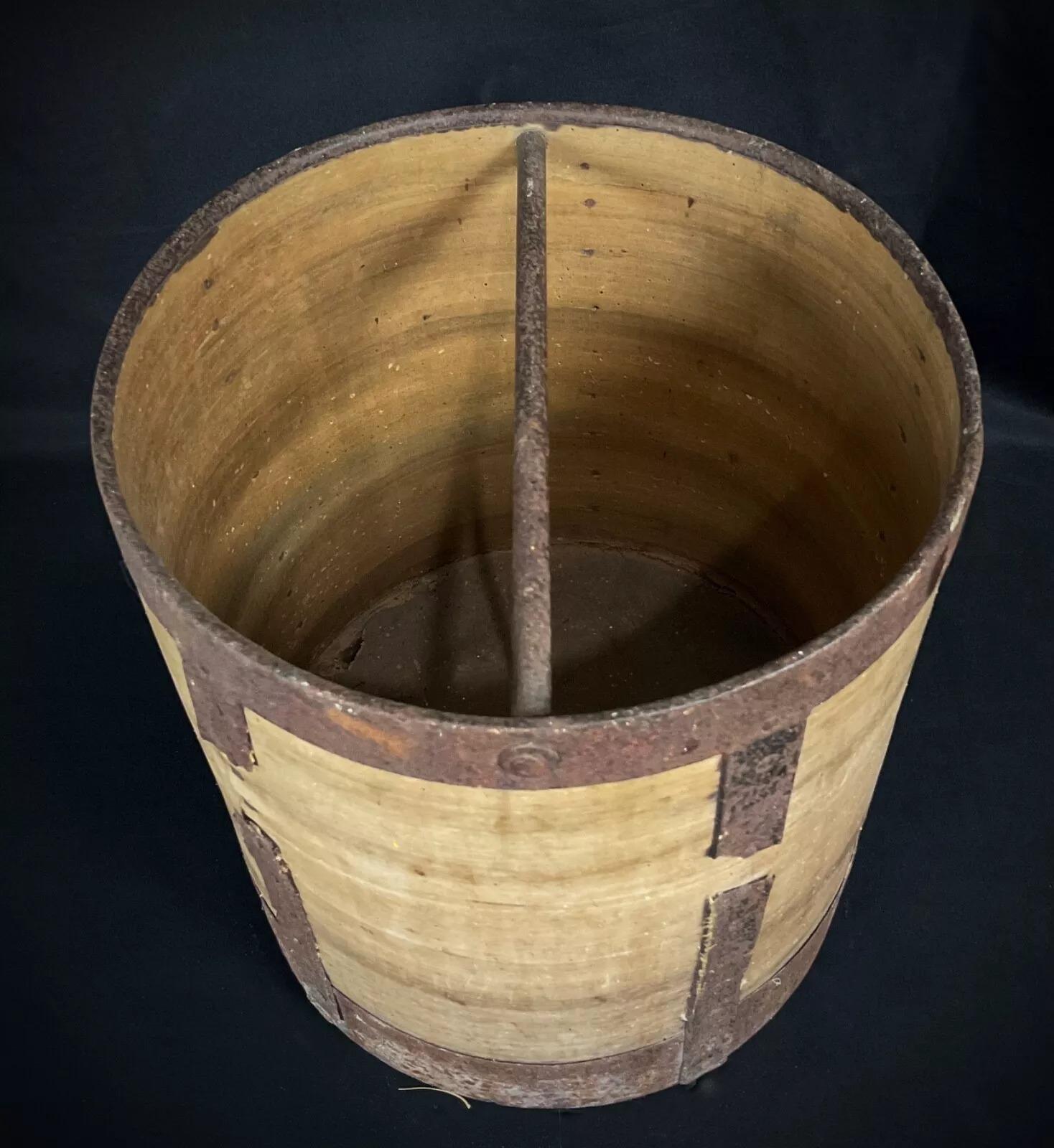 20th Century Antique 20th-Century Double Decaliter Grain Measure in Wood - 2Y353 For Sale