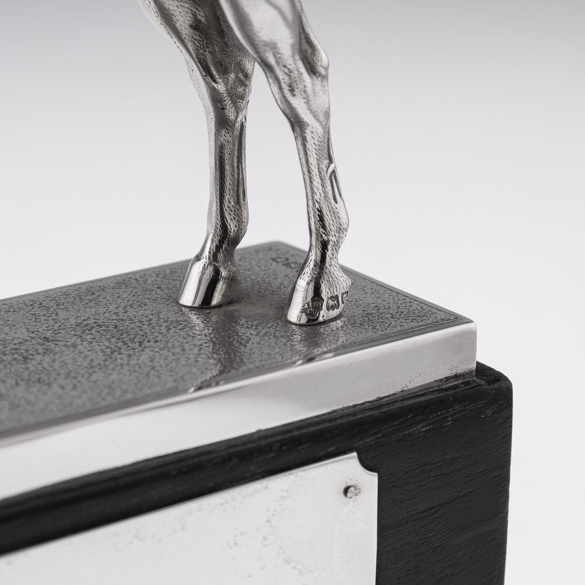 Antico trofeo per cavallo in argento massiccio inglese del XX secolo su supporto, 1908 ca. in vendita 6