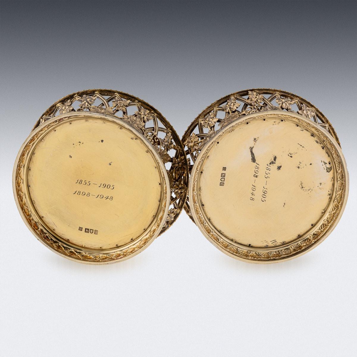 Antiguo par de posavasos eduardianos de plata dorada del siglo XX, Londres c.1904 en venta 3