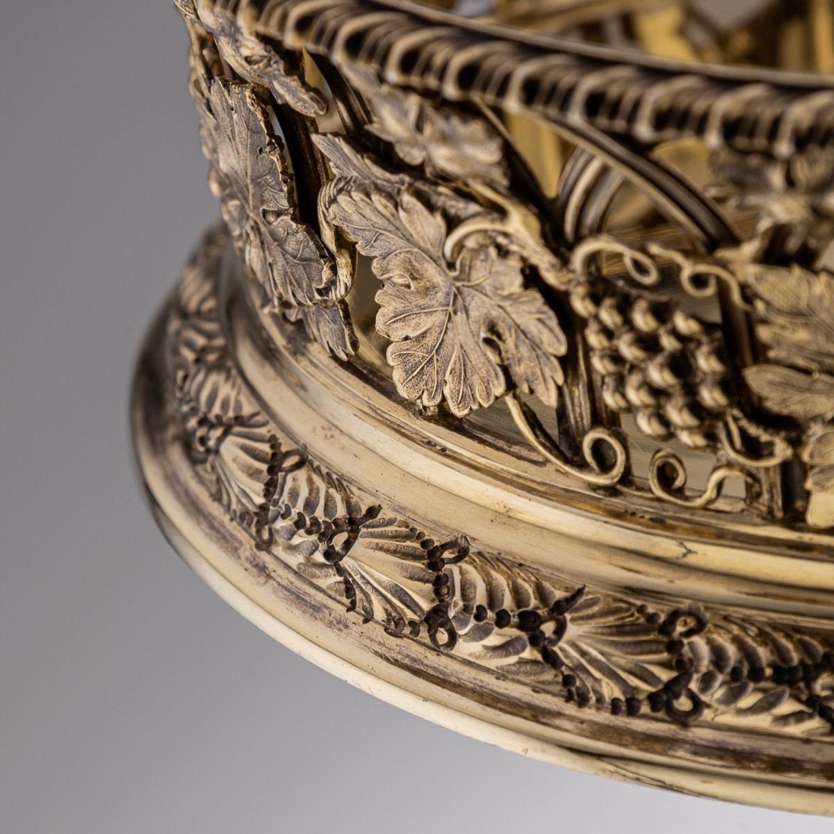 Antiguo par de posavasos eduardianos de plata dorada del siglo XX, Londres c.1904 en venta 12