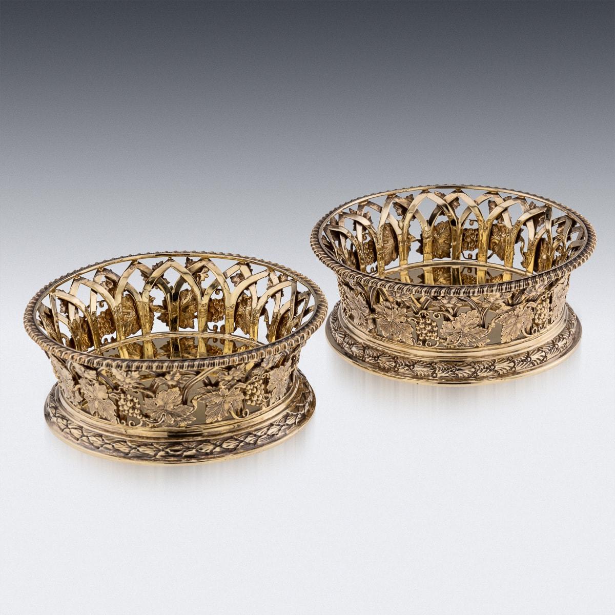 Antiguo par de posavasos eduardianos de plata dorada del siglo XX, Londres c.1904 Eduardiano en venta