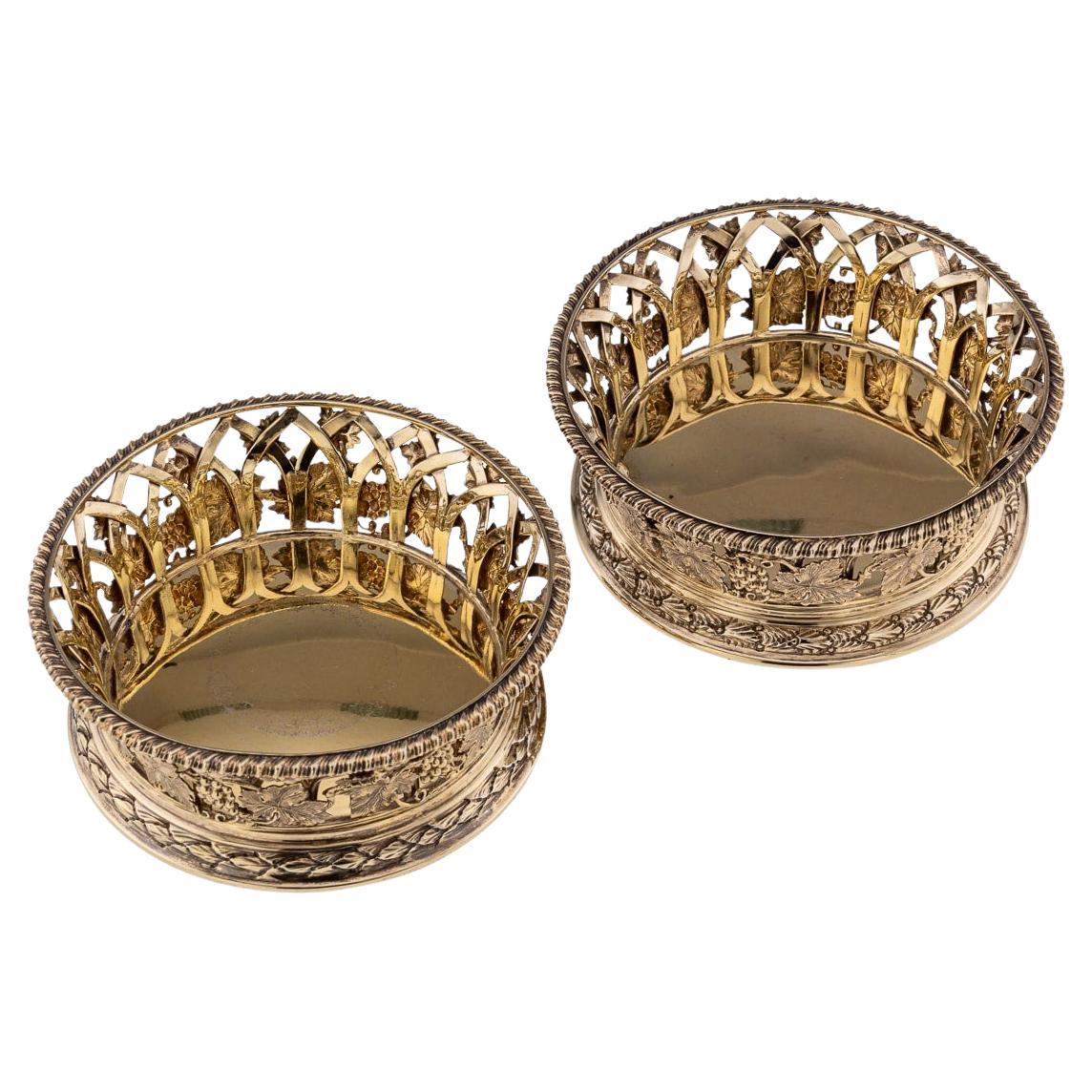 Antiguo par de posavasos eduardianos de plata dorada del siglo XX, Londres c.1904 en venta