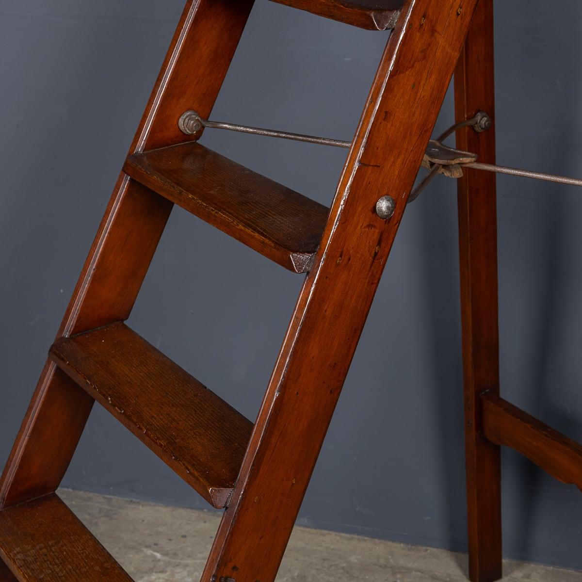 échelle édouardienne ancienne en bois « Snap Action » du 20ème siècle, vers 1910 6