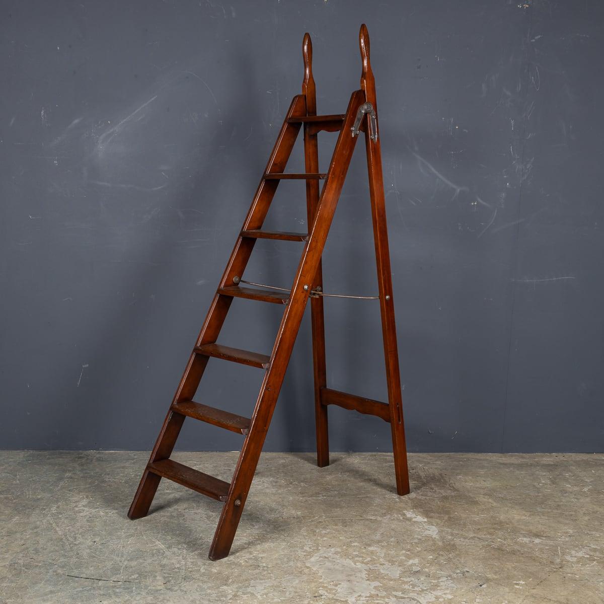 Ancienne échelle en bois 