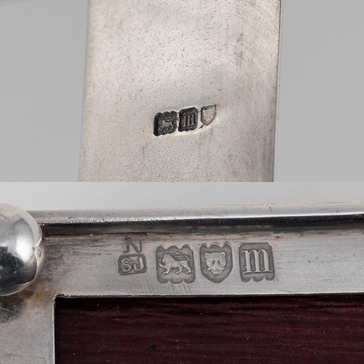 Antique 20th Century Edwardian Solid Silver Table Matchbox Holder, London c.1907 For Sale 9