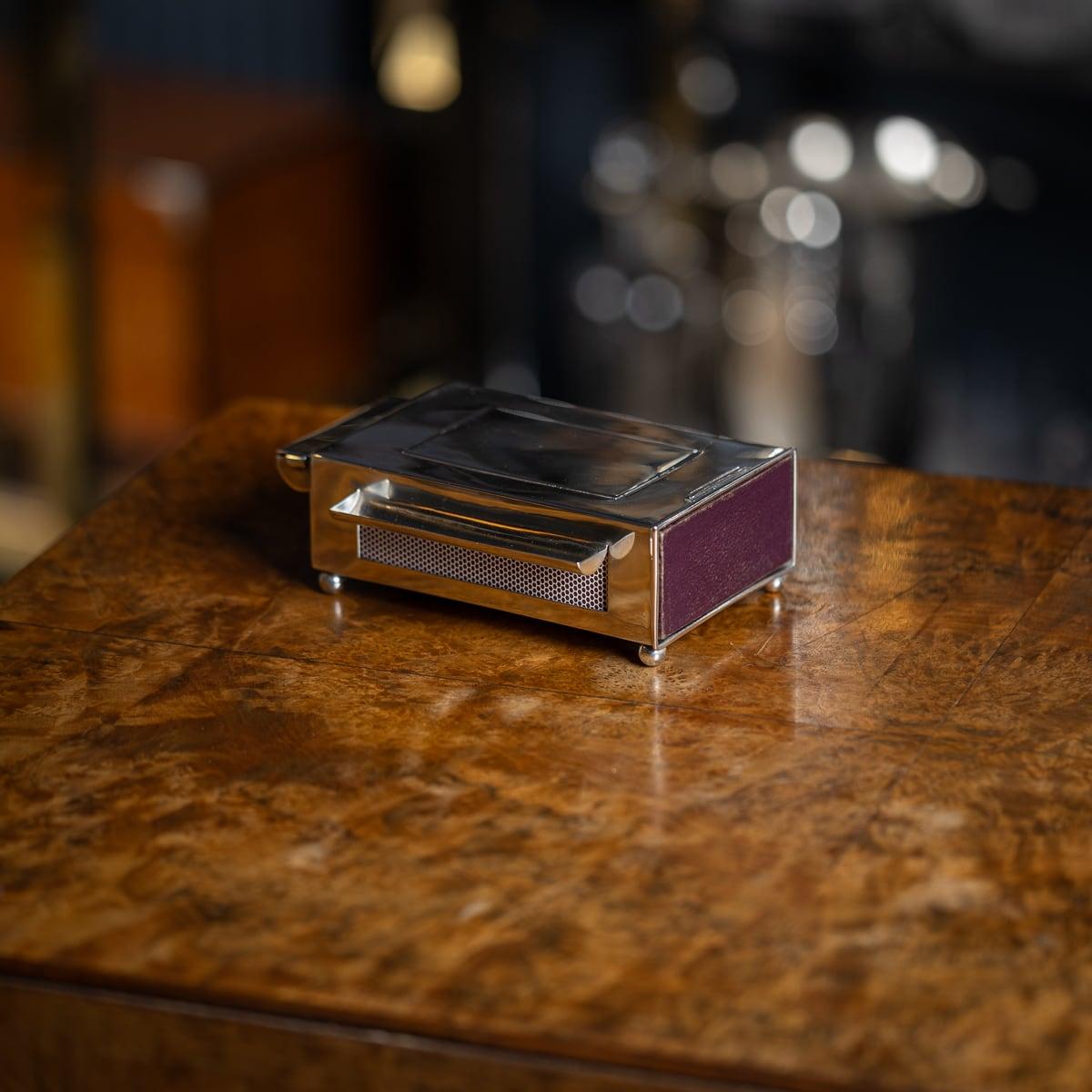 Antique 20th Century Edwardian solid silver large table matchbox holder. Made in a simple, elegant style featuring a smooth body throughout, with a small tray either side for spent matchsticks. Hallmarked English silver (925 standard), London, year