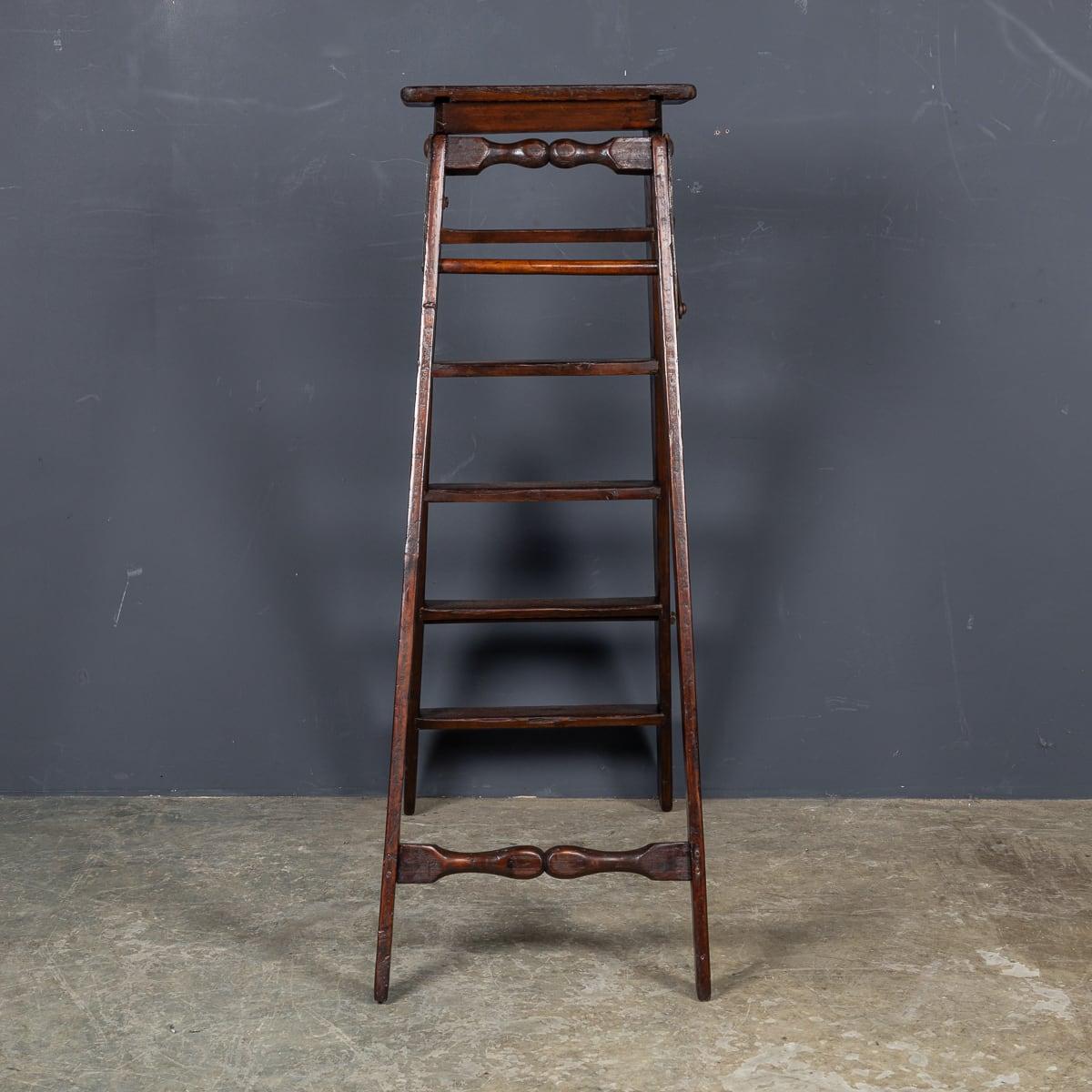 Antique 20th Century Edwardian Wooden Safety Ladder c.1910 In Good Condition For Sale In Royal Tunbridge Wells, Kent