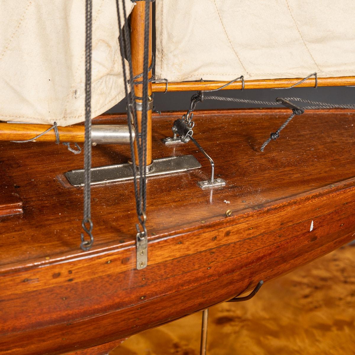 Antique yacht de bassin en bois de fabrication anglaise du 20ème siècle, vers 1920 en vente 2
