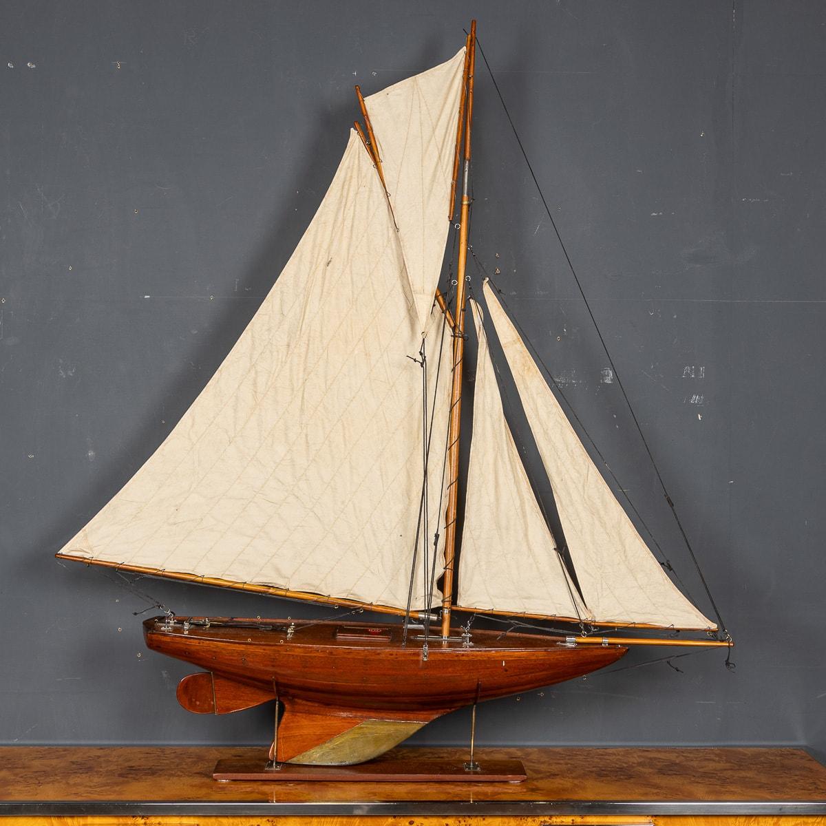 British Antique 20th Century English Made Large Wood Pond Yacht c.1920 For Sale