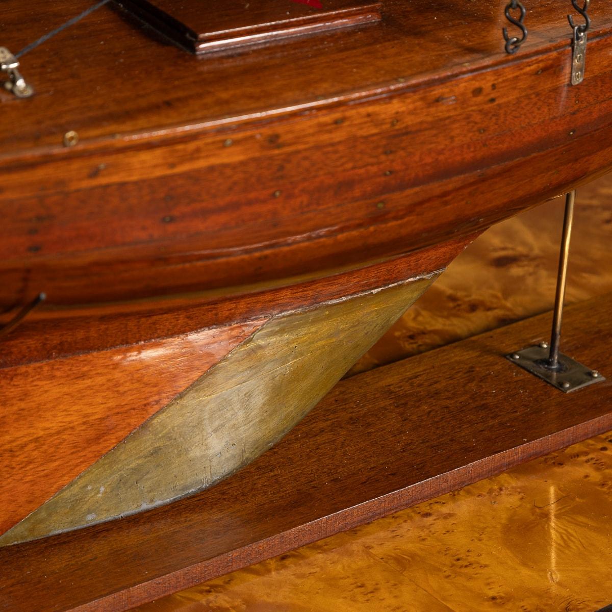 Début du 20ème siècle Antique yacht de bassin en bois de fabrication anglaise du 20ème siècle, vers 1920 en vente