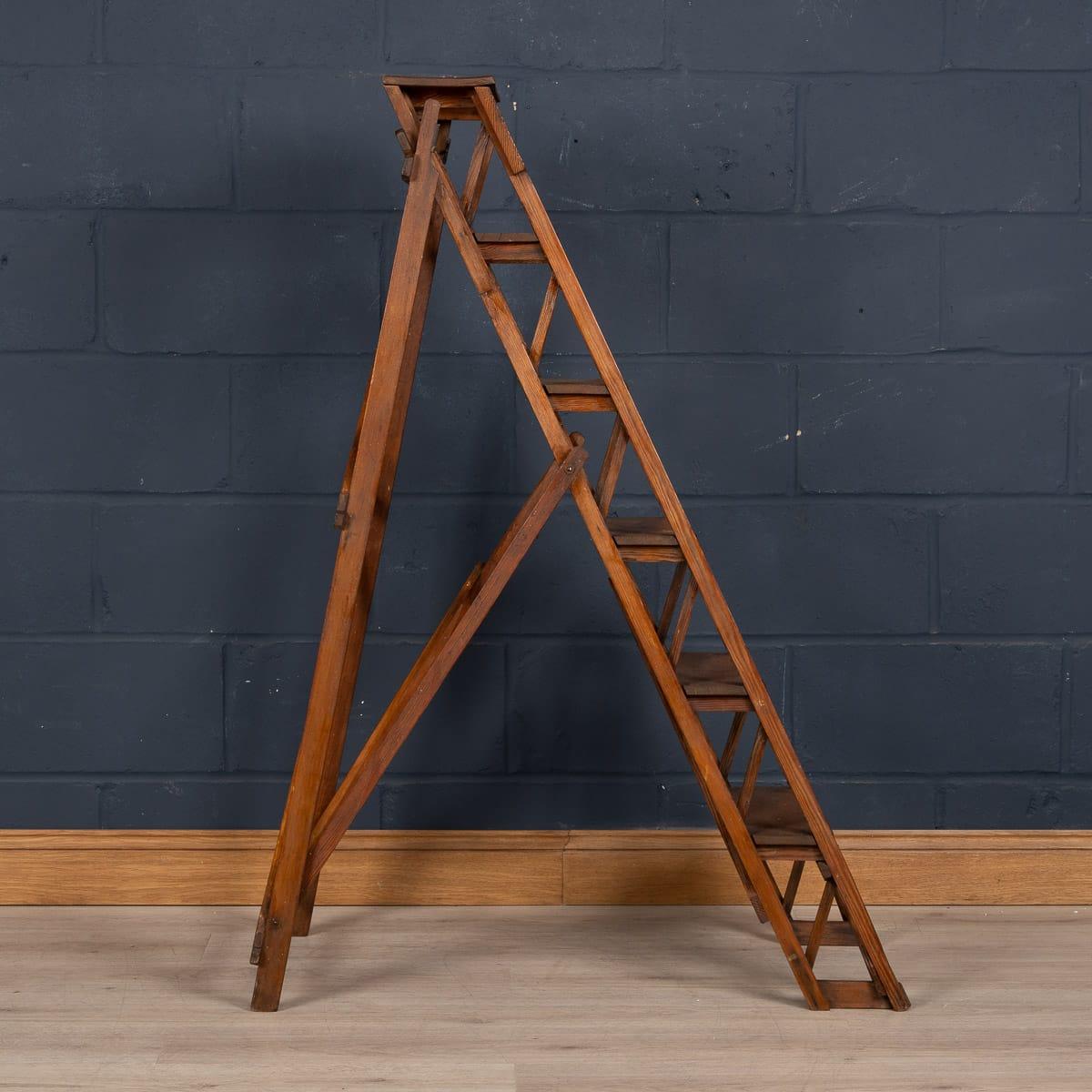 Antique 20th Century English Oak Step Ladder, circa 1900 In Fair Condition In Royal Tunbridge Wells, Kent