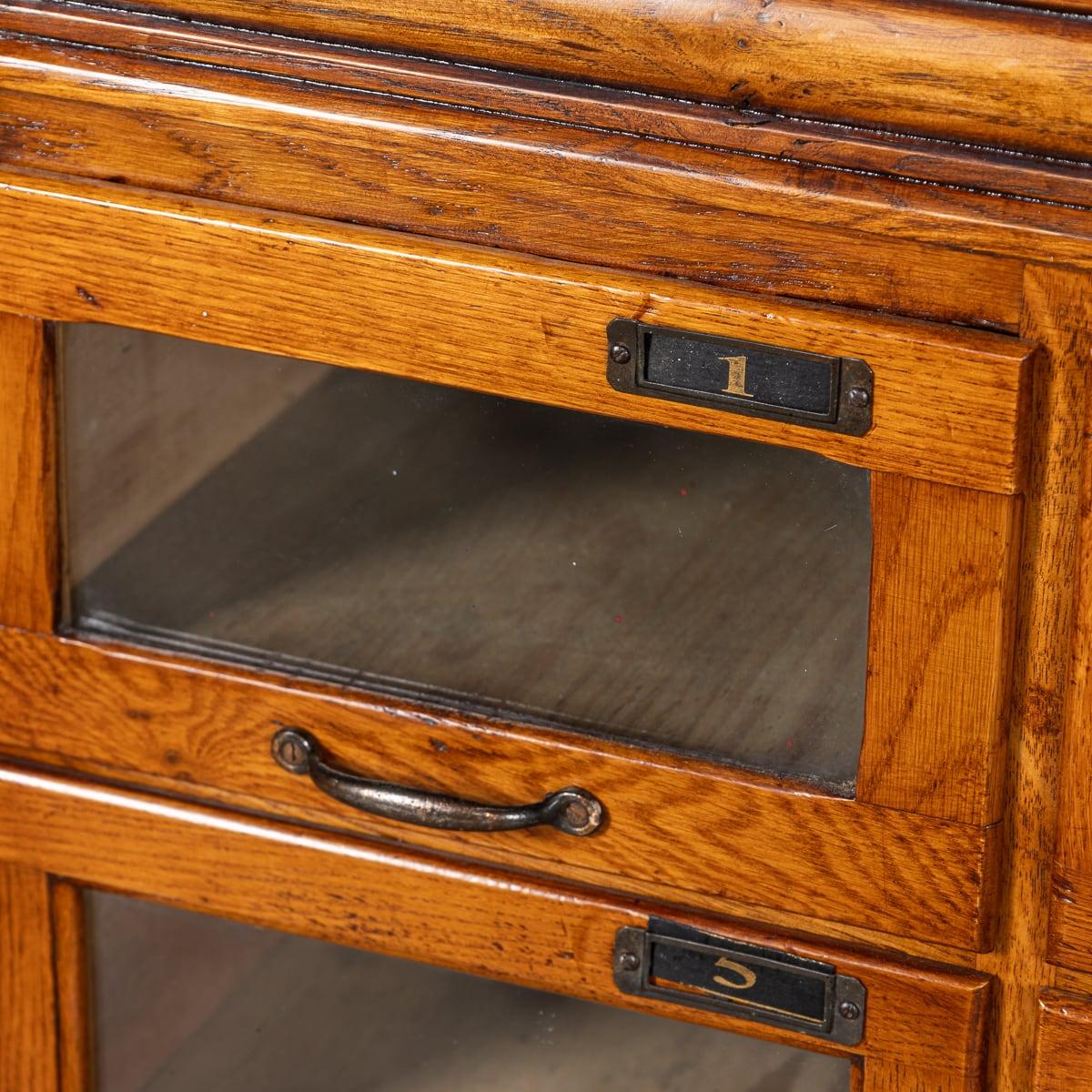 Laiton Ancienne paire de tiroirs en Oak Haberdashery du 20ème siècle A.I.C C. en vente