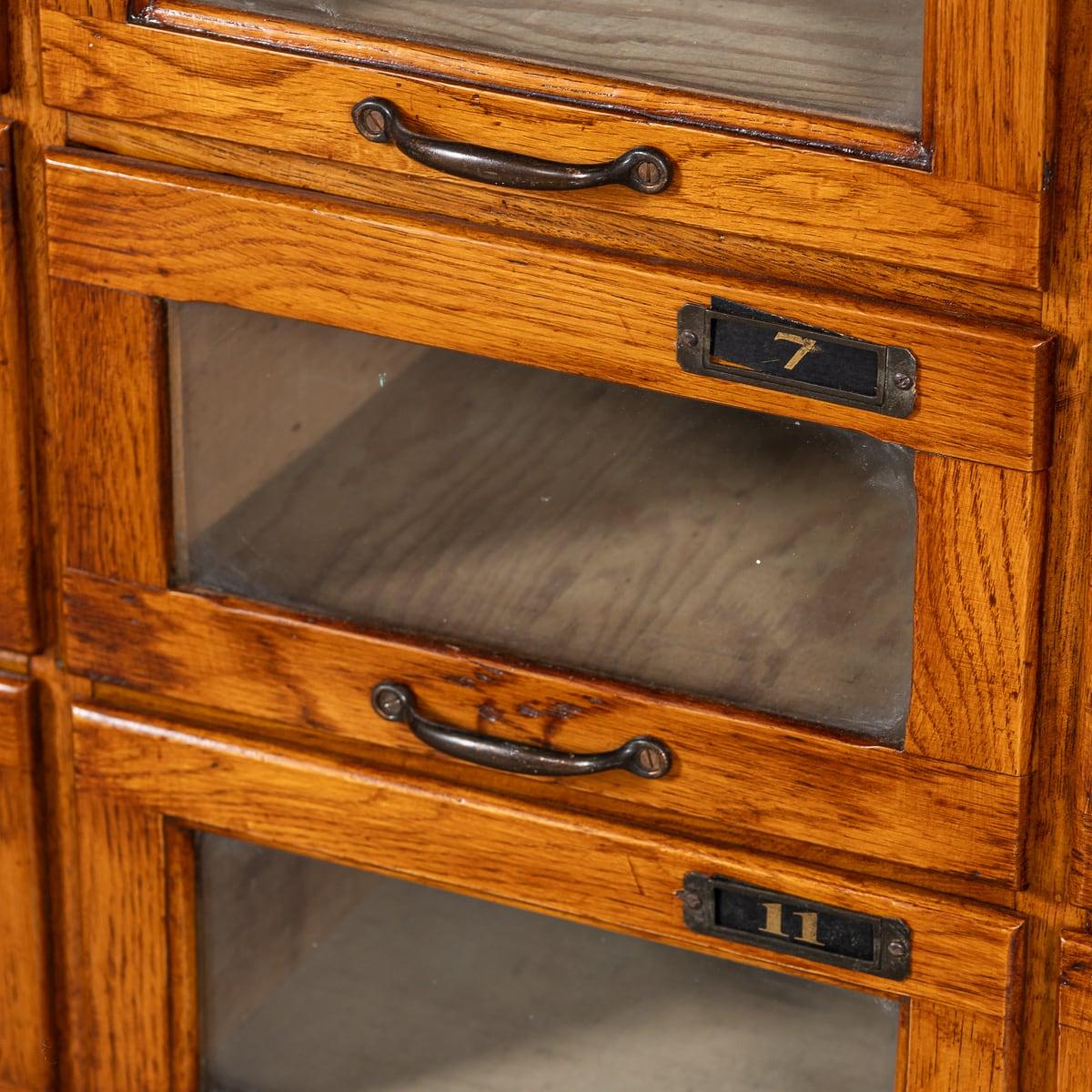Ancienne paire de tiroirs en Oak Haberdashery du 20ème siècle A.I.C C. en vente 2