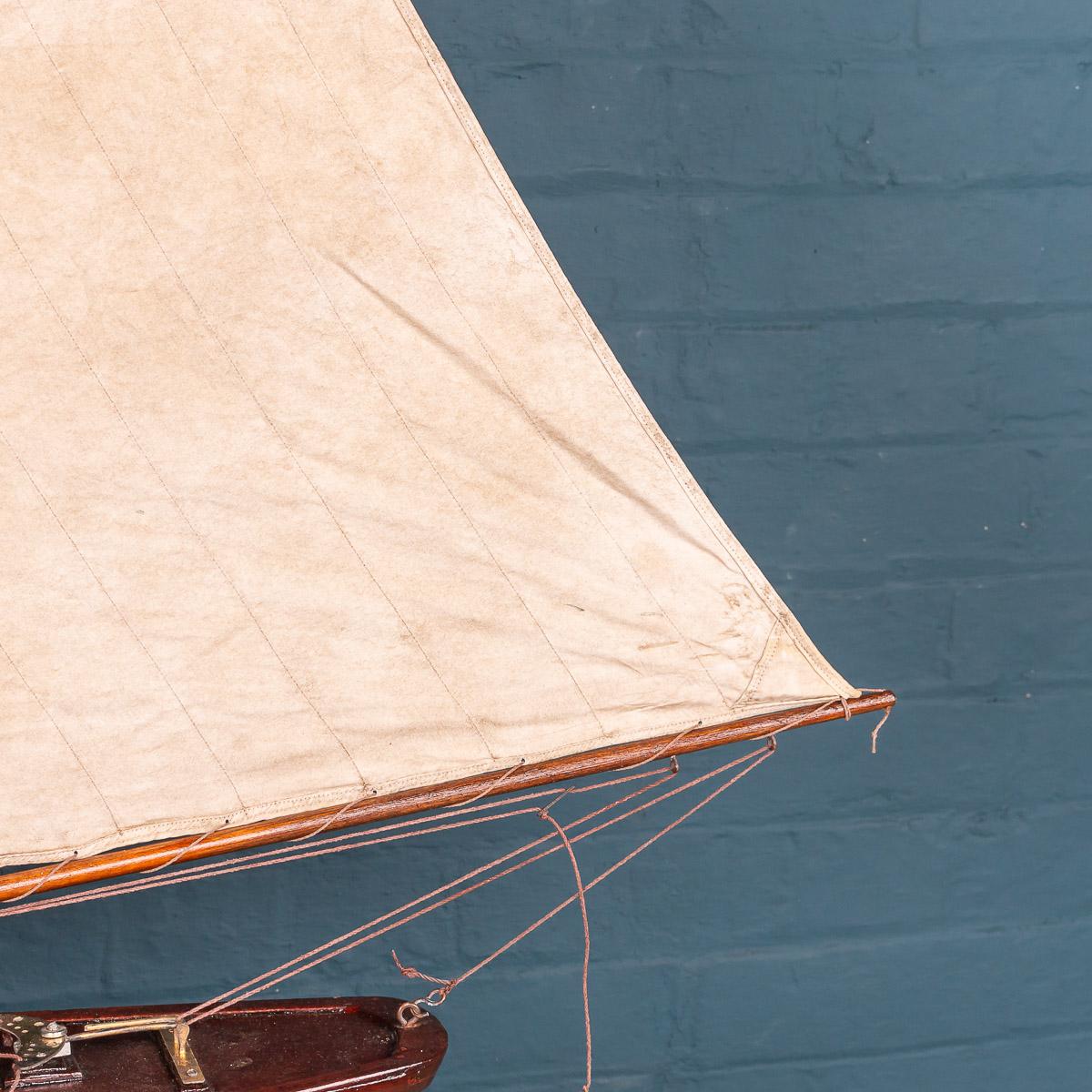 Antique 20th Century English Rigged Racing Pond Yacht, circa 1920 5