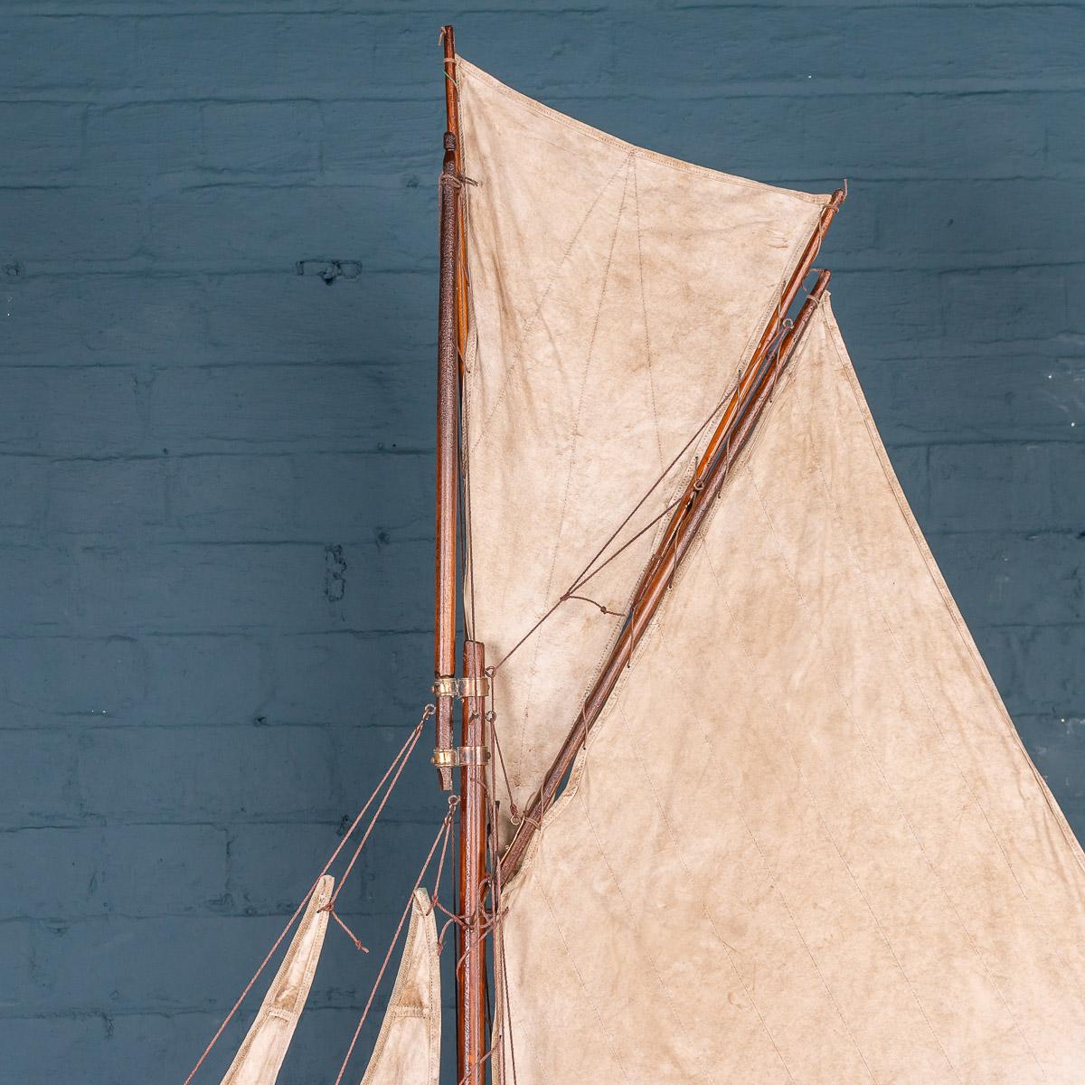 Antique 20th Century English Rigged Racing Pond Yacht, circa 1920 6