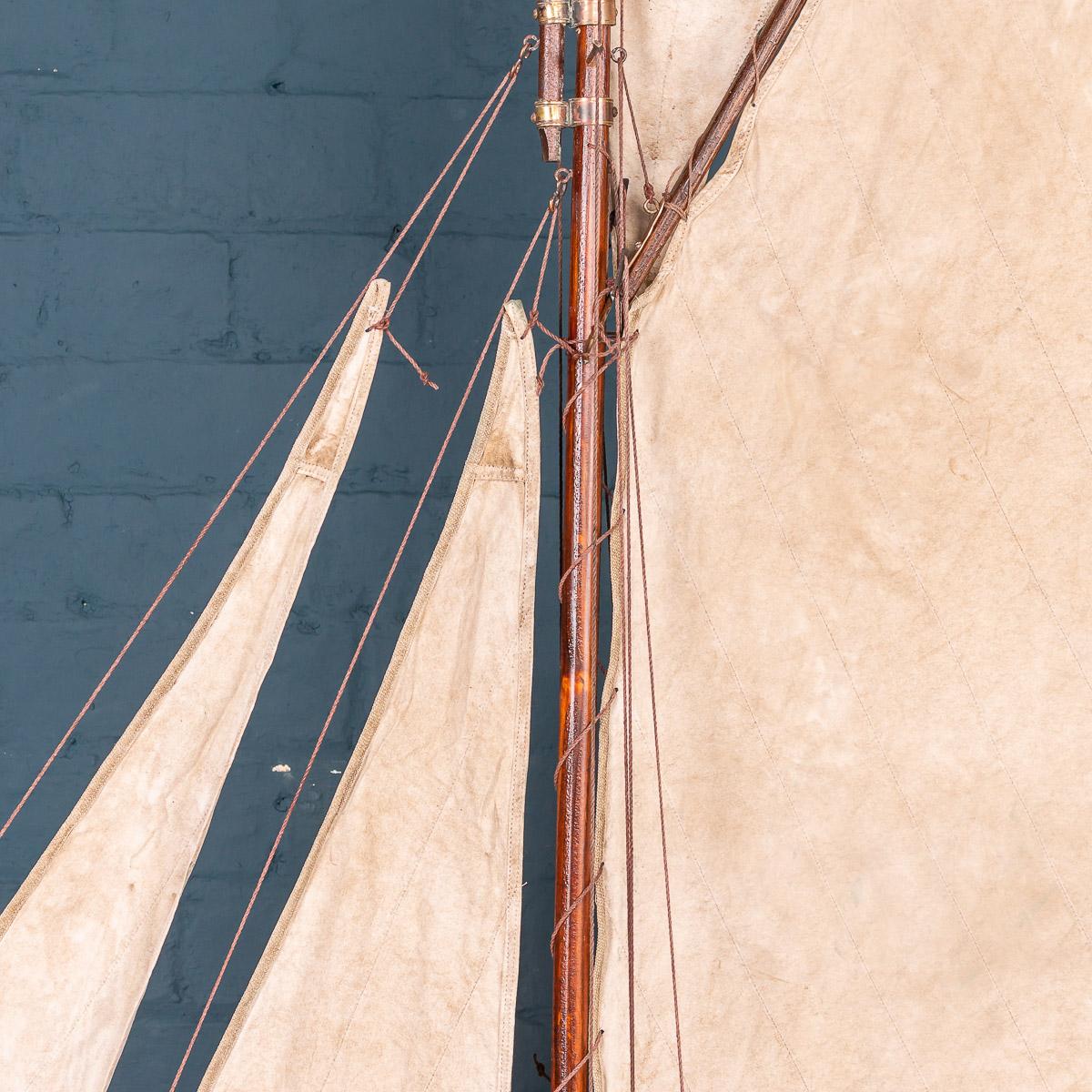 Antique 20th Century English Rigged Racing Pond Yacht, circa 1920 7