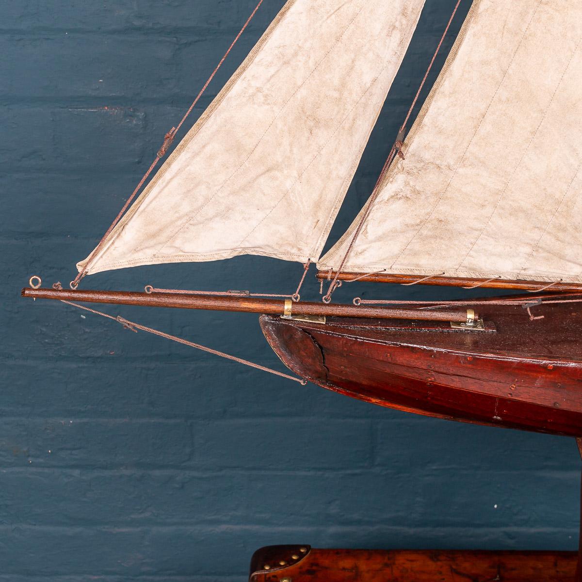 Wood Antique 20th Century English Rigged Racing Pond Yacht, circa 1920