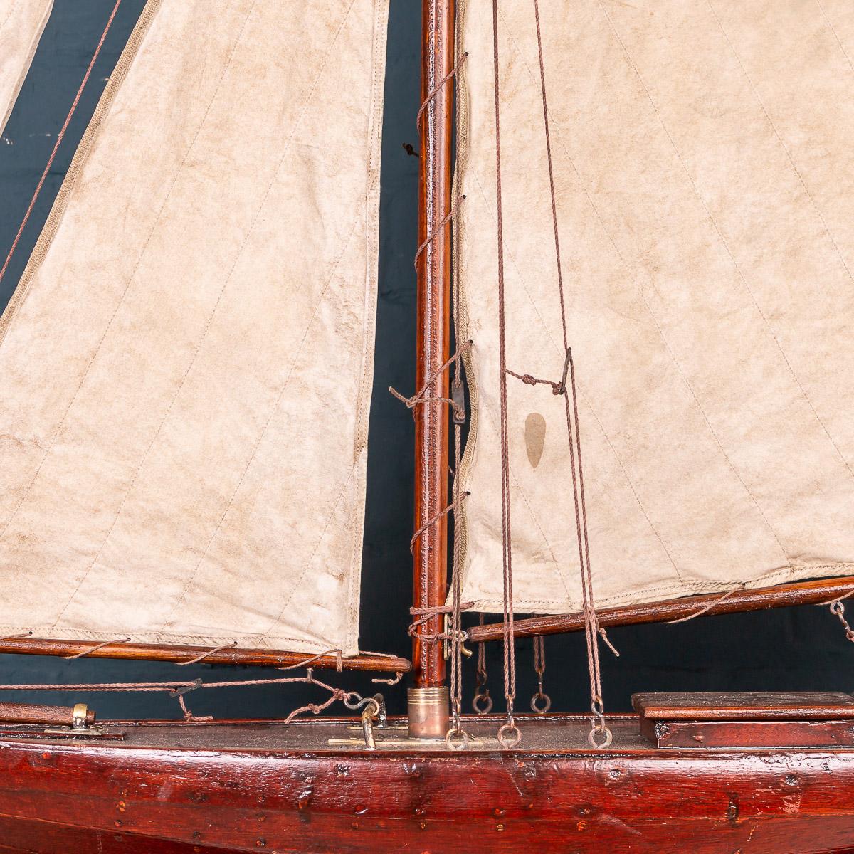 Antique 20th Century English Rigged Racing Pond Yacht, circa 1920 2