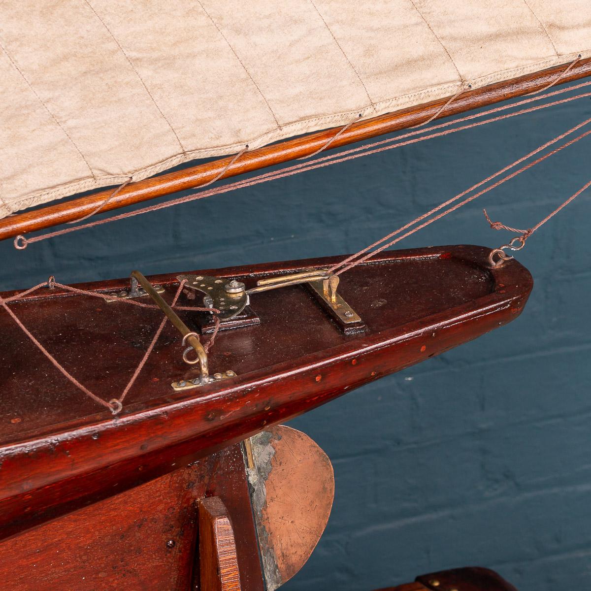 Antique 20th Century English Rigged Racing Pond Yacht, circa 1920 3
