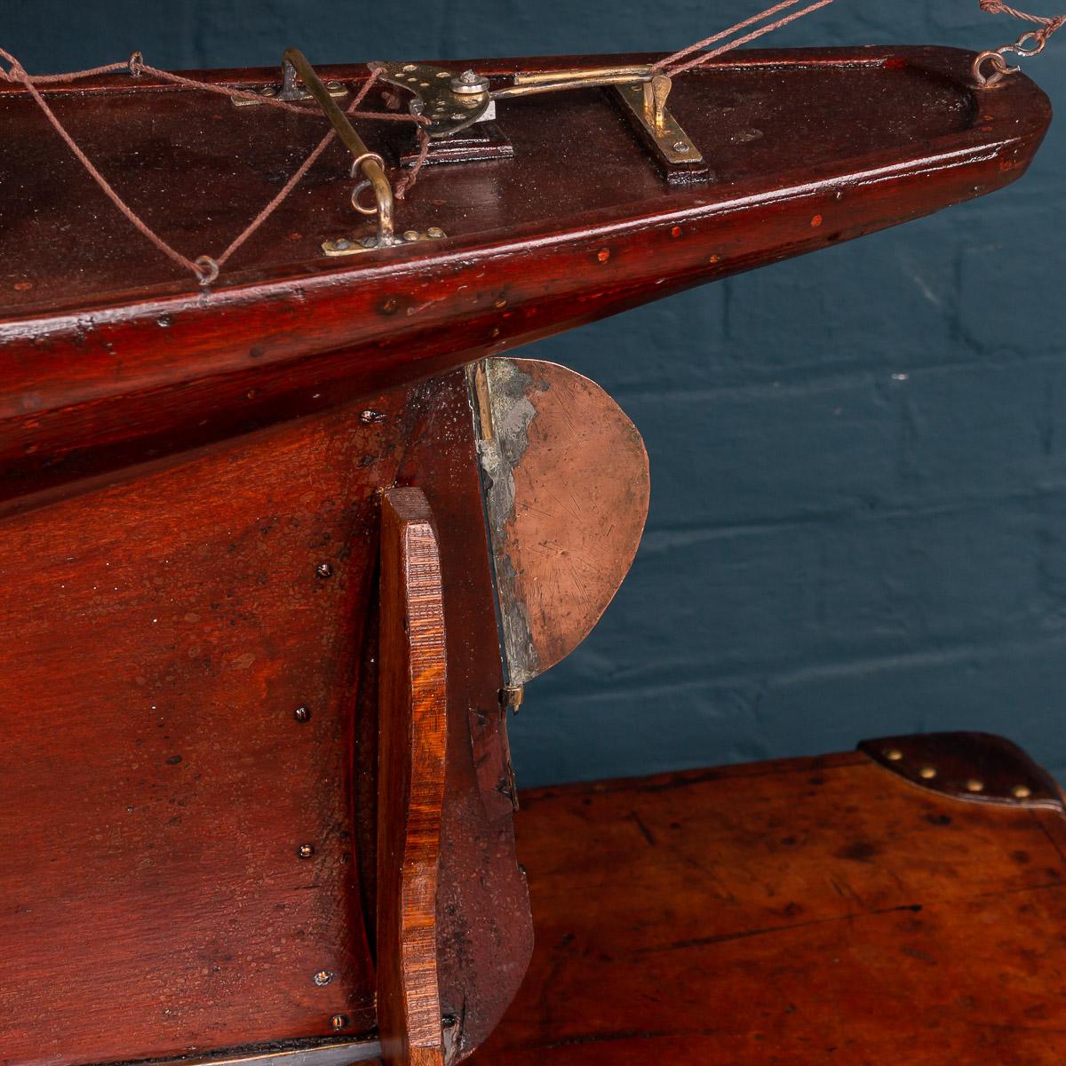 Antique 20th Century English Rigged Racing Pond Yacht, circa 1920 4