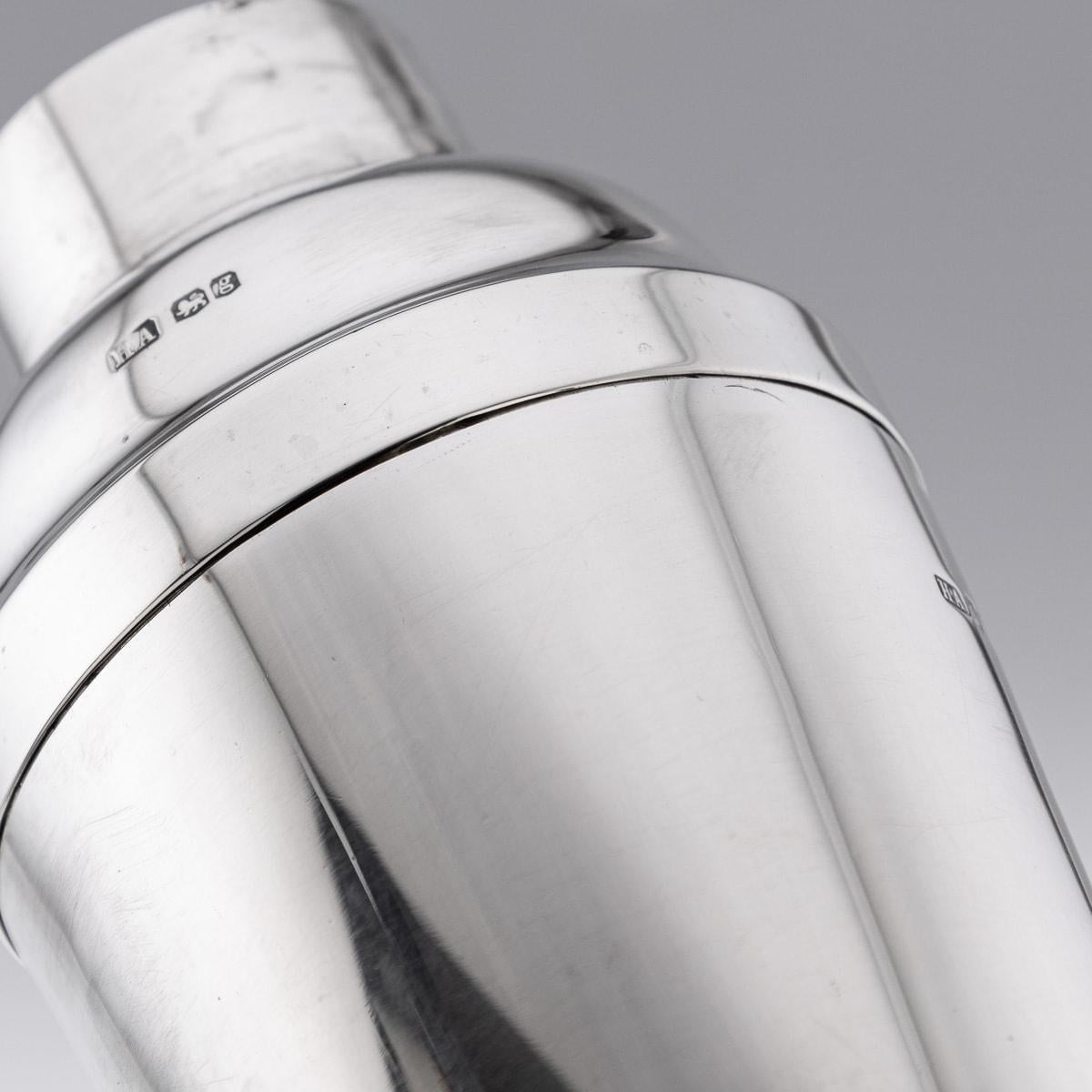 Shaker anglais ancien du 20ème siècle en argent massif, Atkin Brothers c.1924 en vente 4
