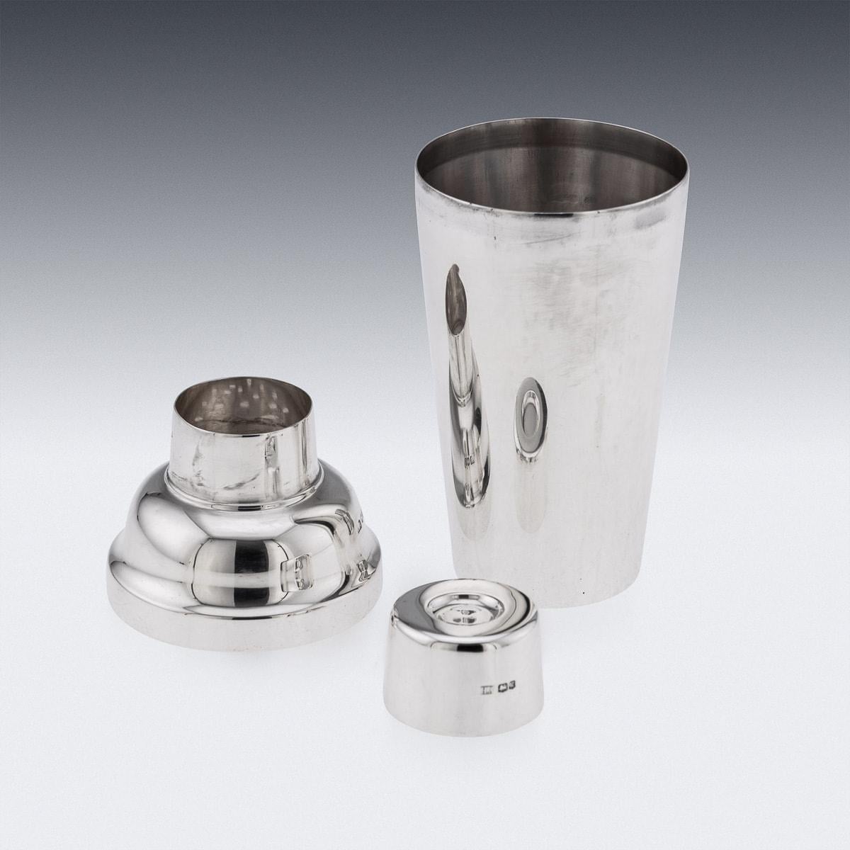 Argent Shaker anglais ancien du 20ème siècle en argent massif, Atkin Brothers c.1924 en vente