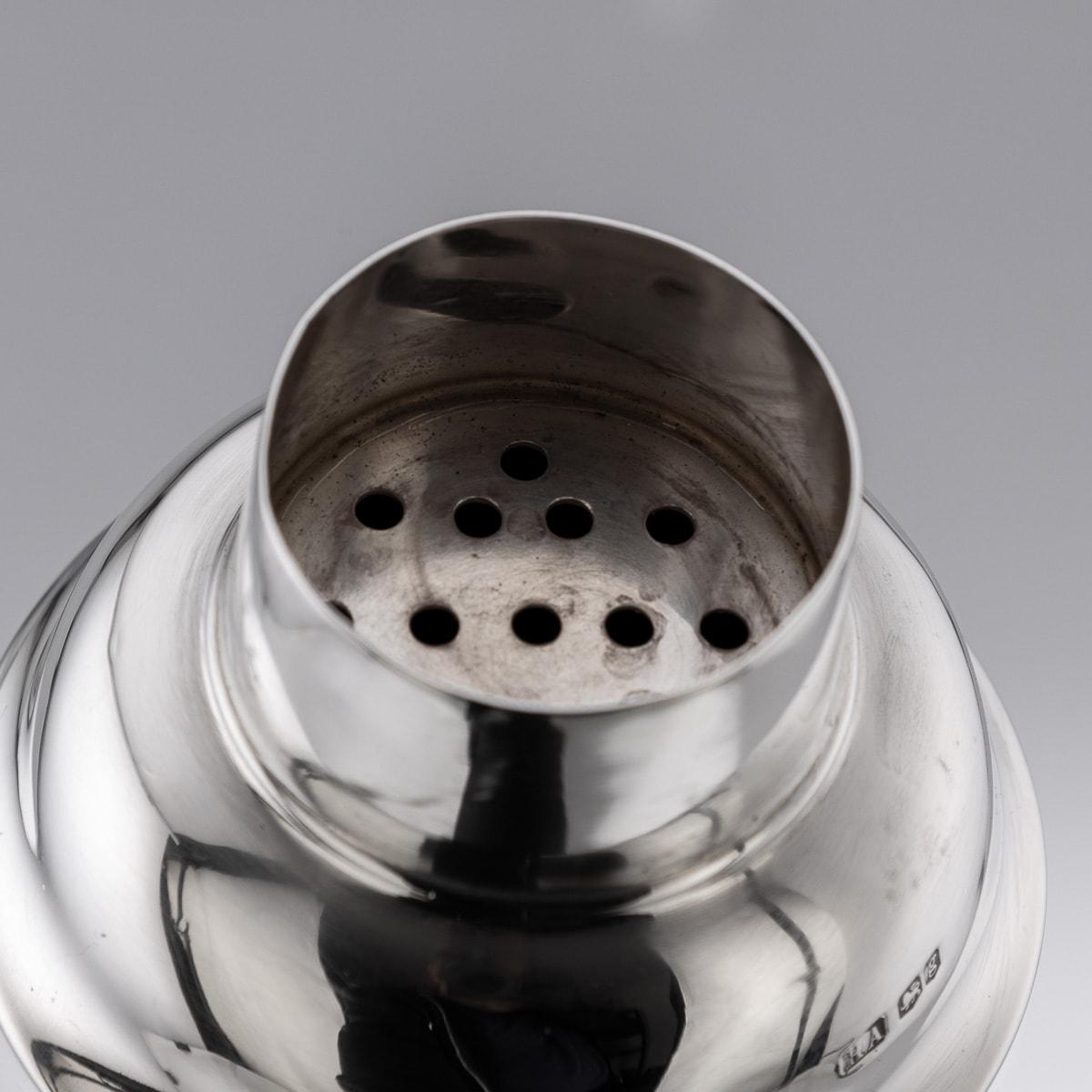 Shaker anglais ancien du 20ème siècle en argent massif, Atkin Brothers c.1924 en vente 1