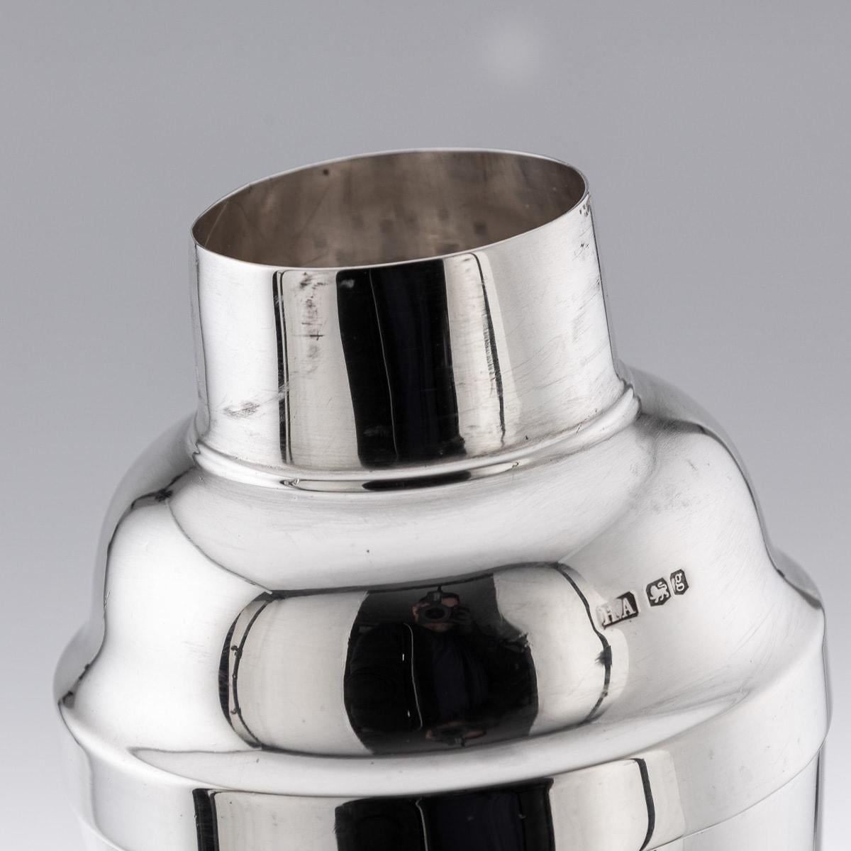 Shaker anglais ancien du 20ème siècle en argent massif, Atkin Brothers c.1924 en vente 3