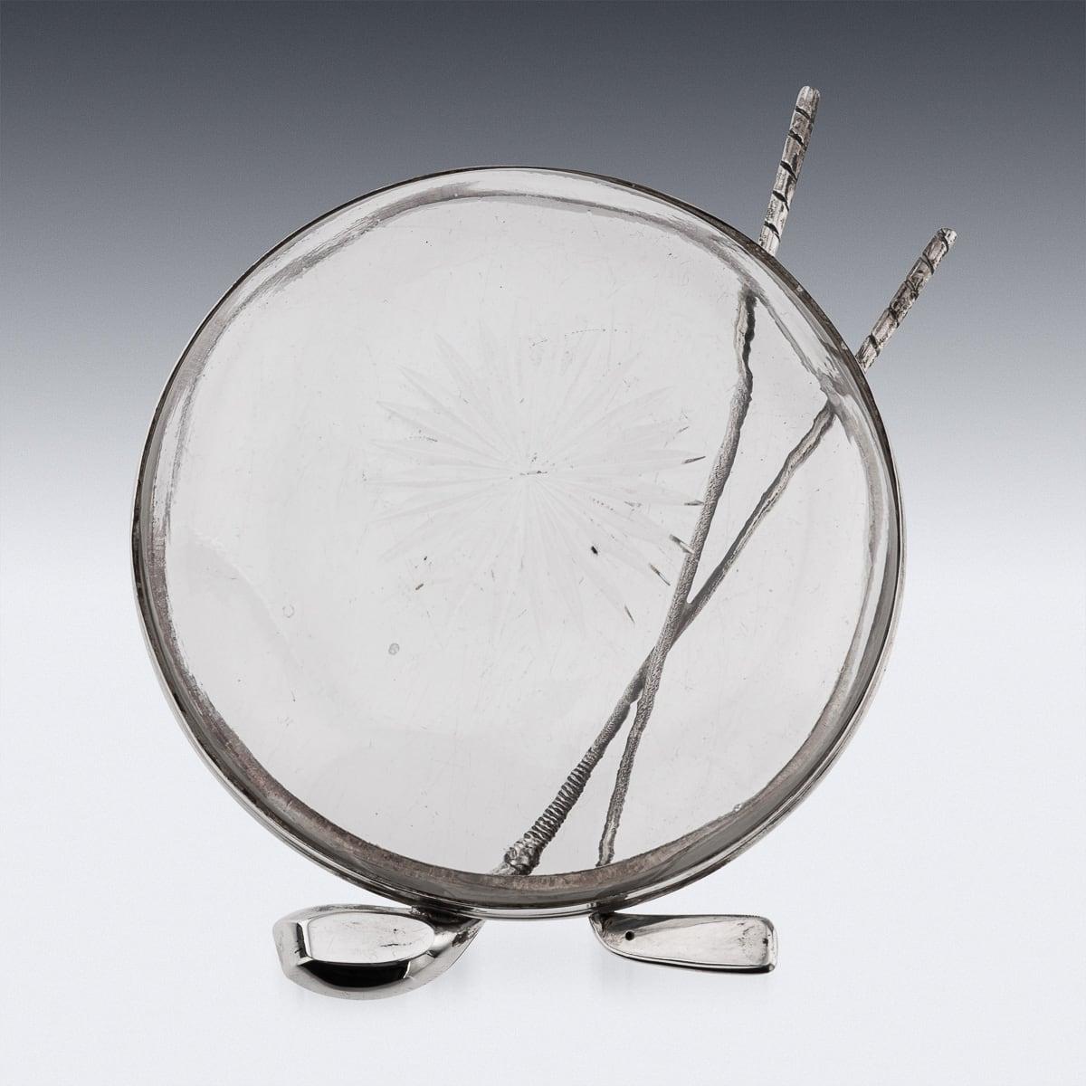 Cenicero inglés antiguo del siglo XX de plata maciza y cristal tallado con tema de golf c.1911 Británico en venta