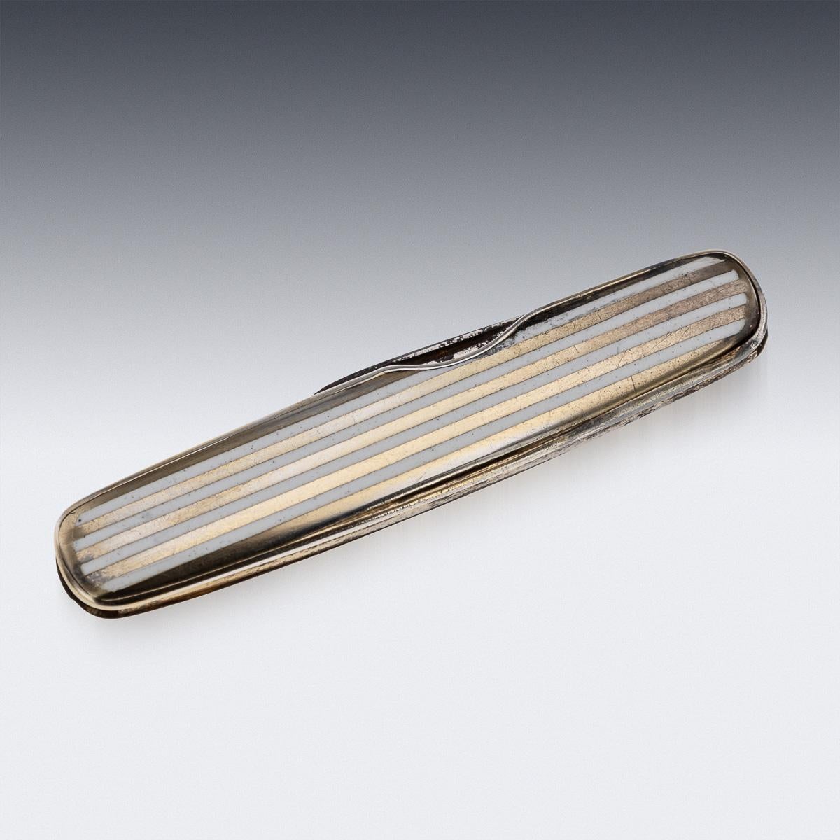 Argento Antico set di accessori da scrivania in argento massiccio e smalto del 20° secolo inglese, 1912 ca. in vendita