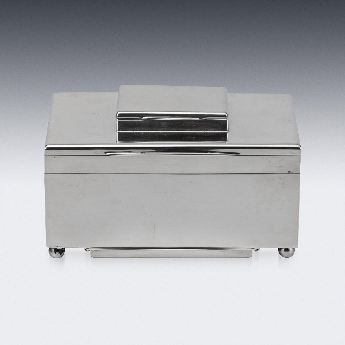 Other Antique 20th Century English Solid Silver Four-Tier Cigar Box, London c.1912 For Sale