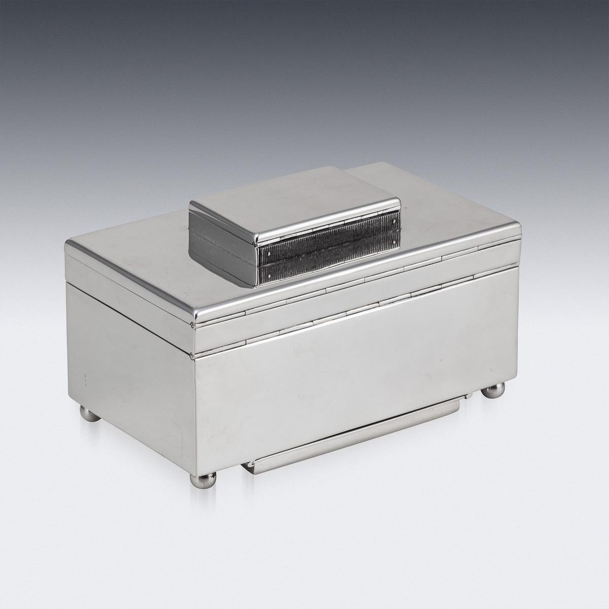 British Antique 20th Century English Solid Silver Four-Tier Cigar Box, London c.1912 For Sale