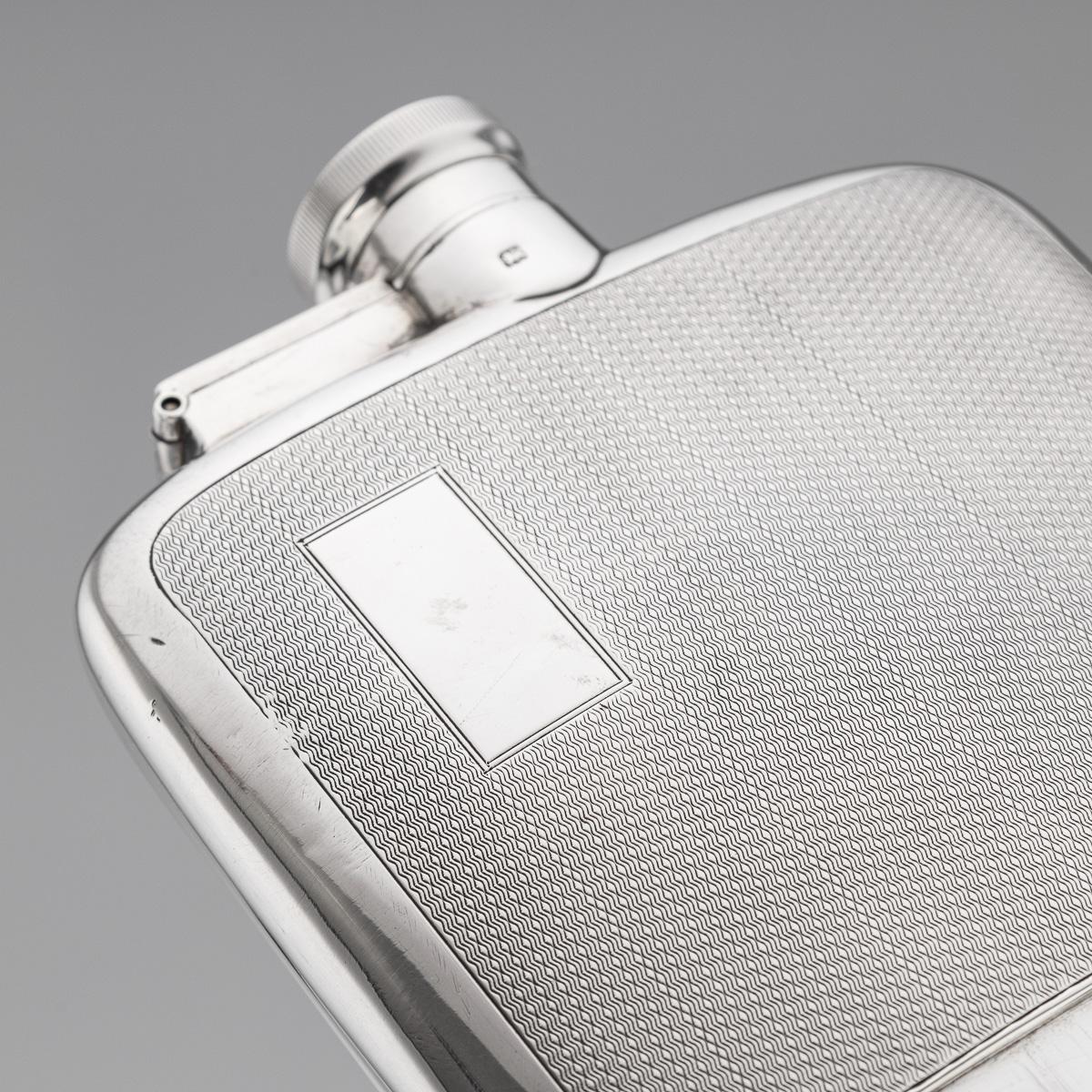 Antike englische Hip Flask & Cup aus massivem Silber des 20. Jahrhunderts, London um 1926 im Angebot 3